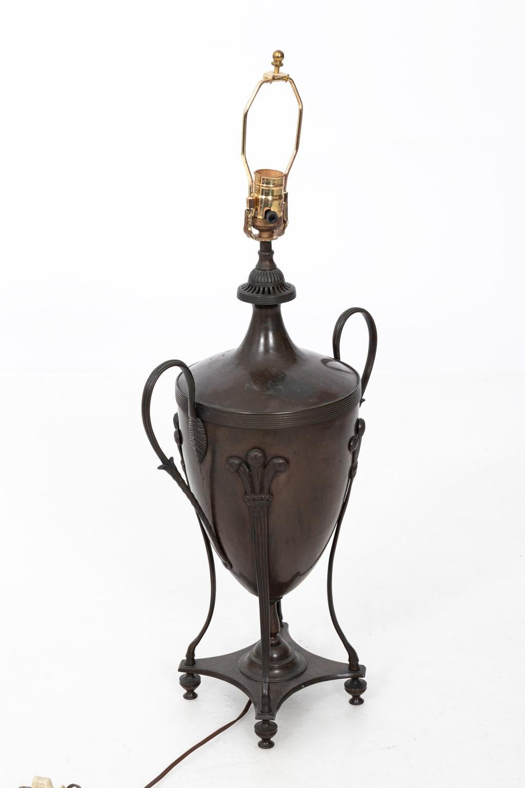 Lampe de table Urne néoclassique 3