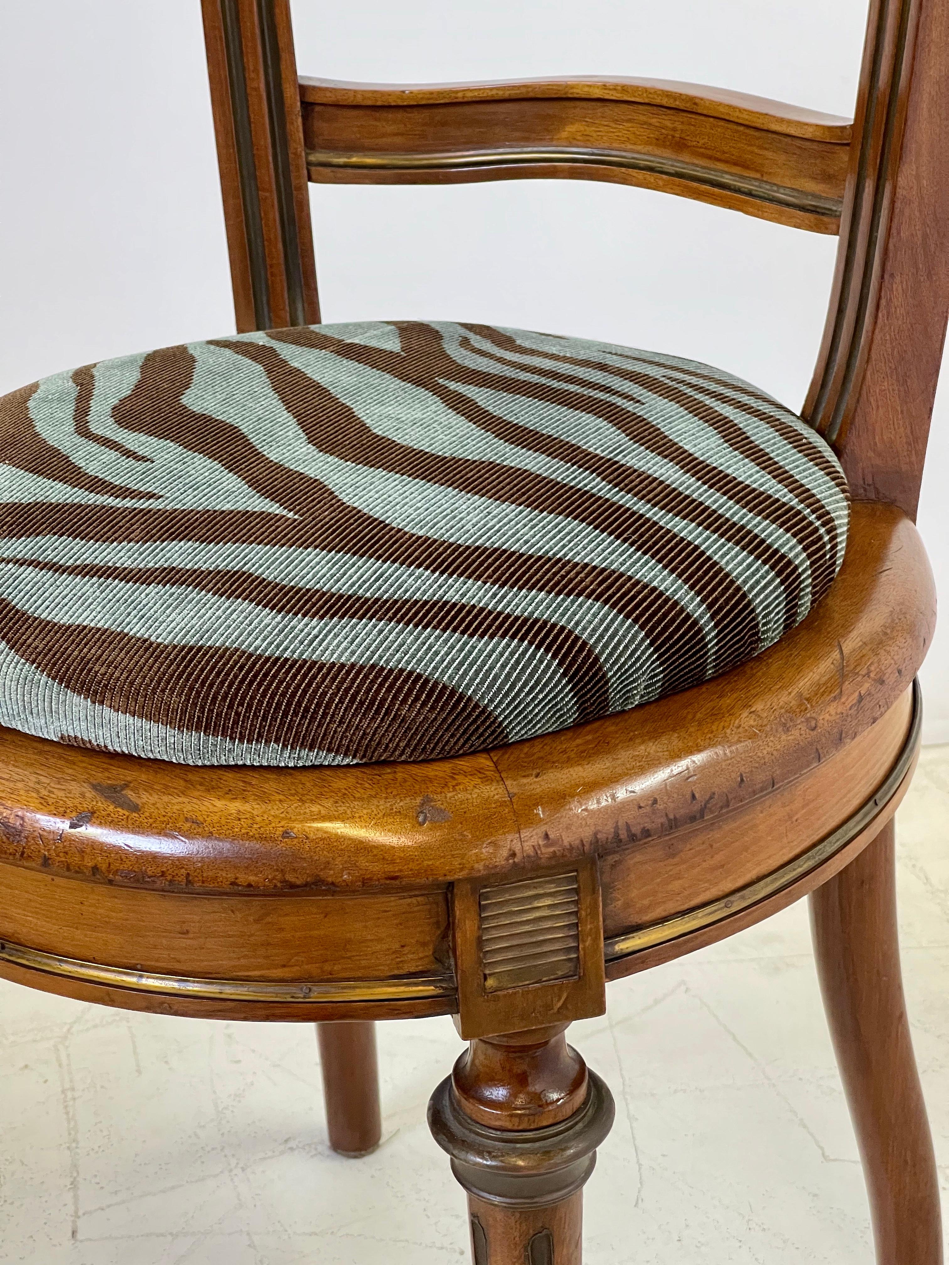 Italian Neoclassical Vanity Chair of Walnut and Brass