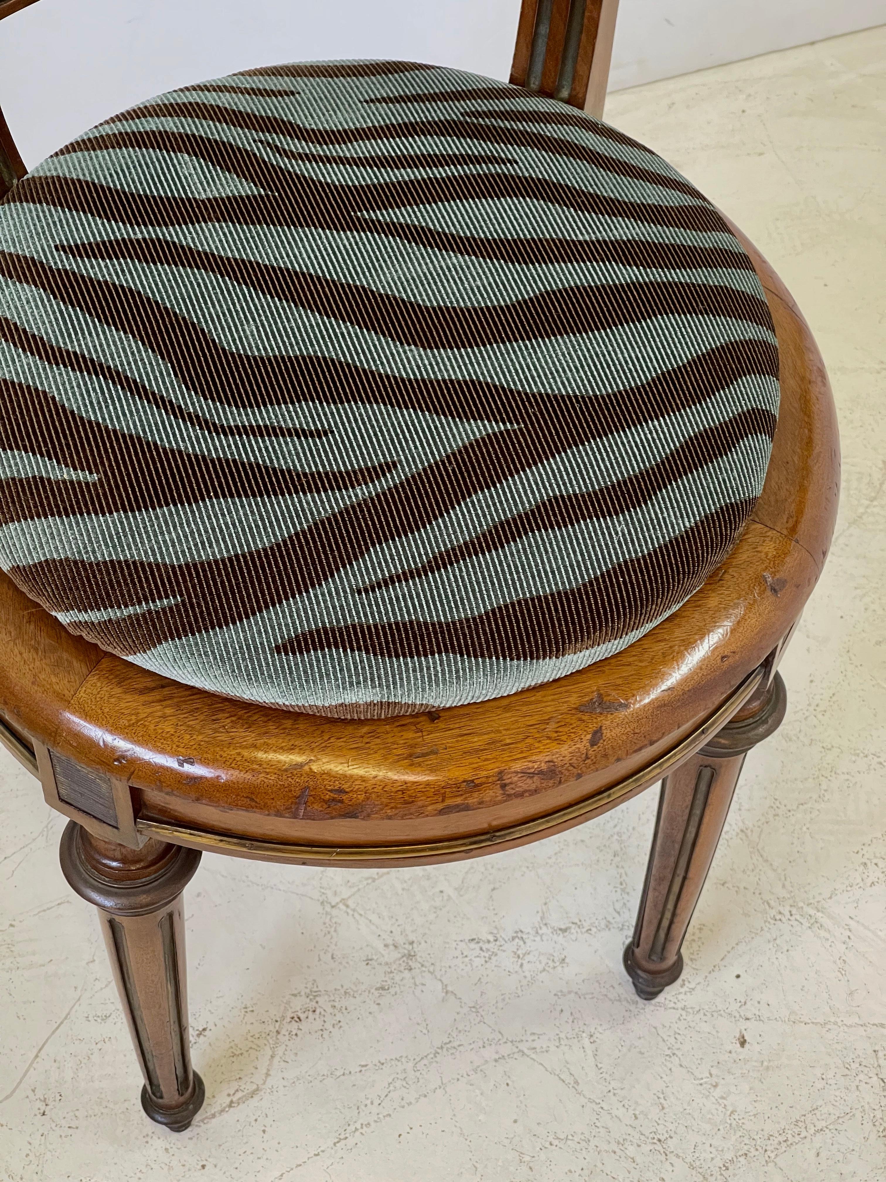 Neoclassical Vanity Chair of Walnut and Brass In Good Condition In Atlanta, GA