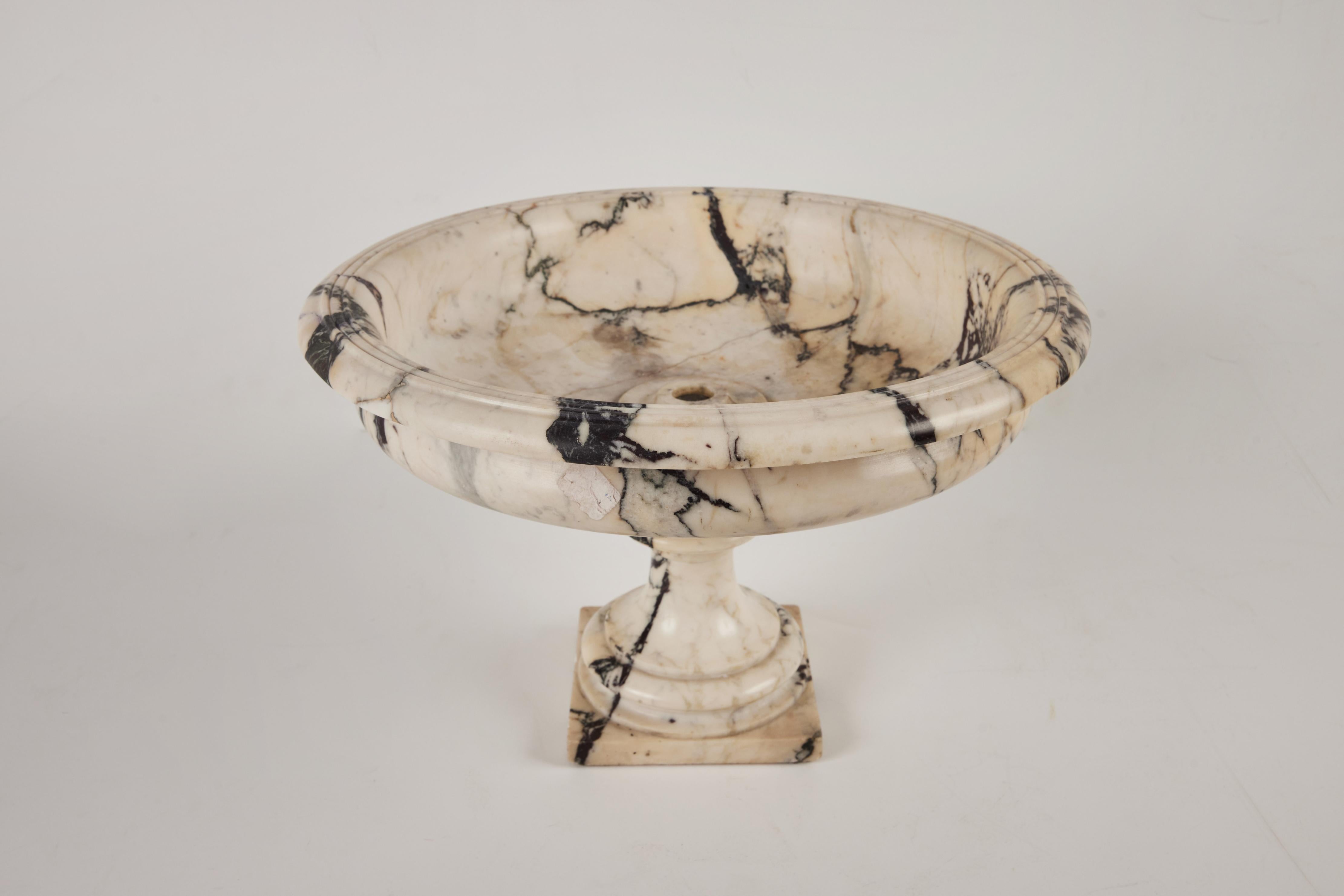 Italian Neoclassical Veined Marble Tazza For Sale