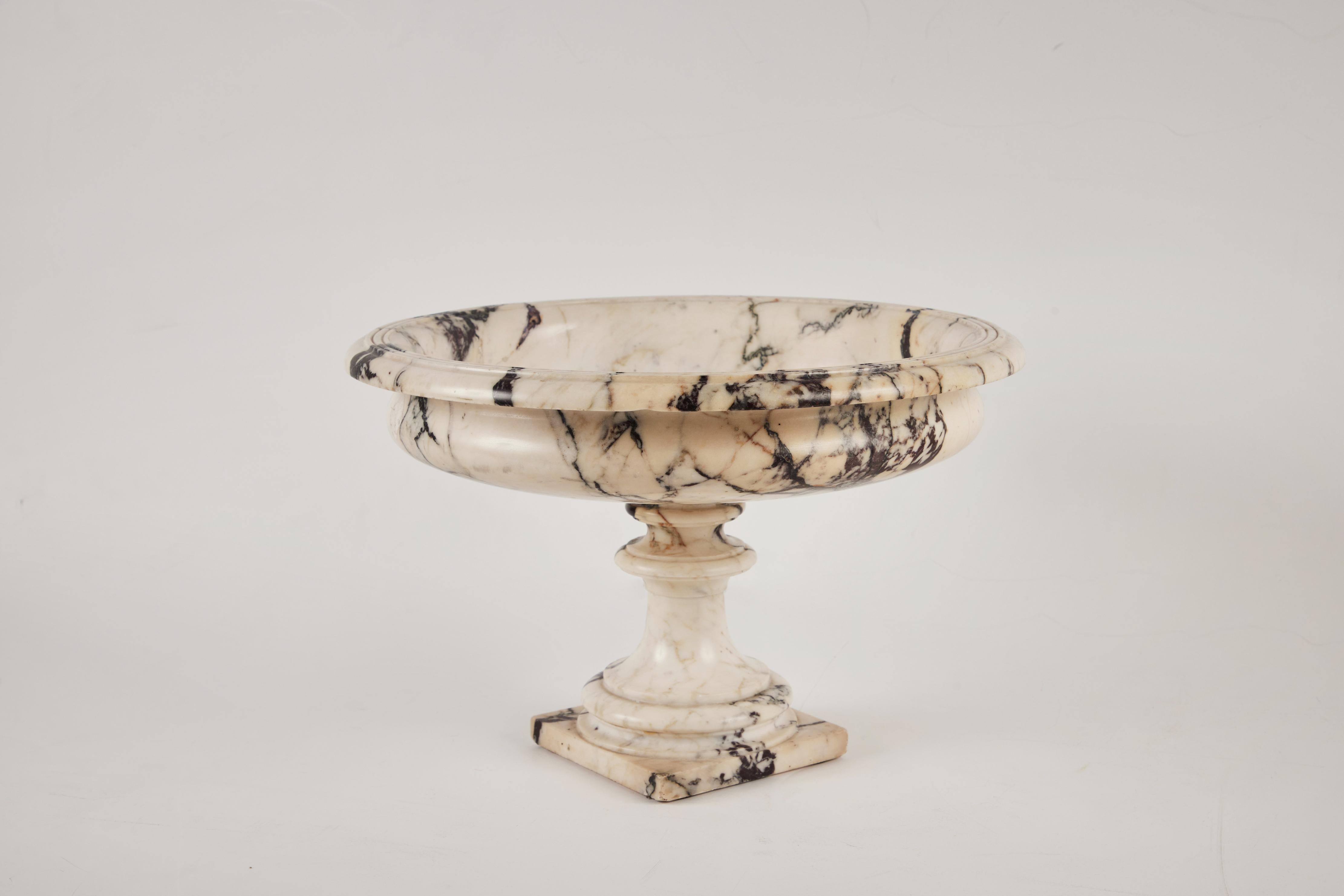 Neoclassical Veined Marble Tazza In Good Condition For Sale In Newport Beach, CA