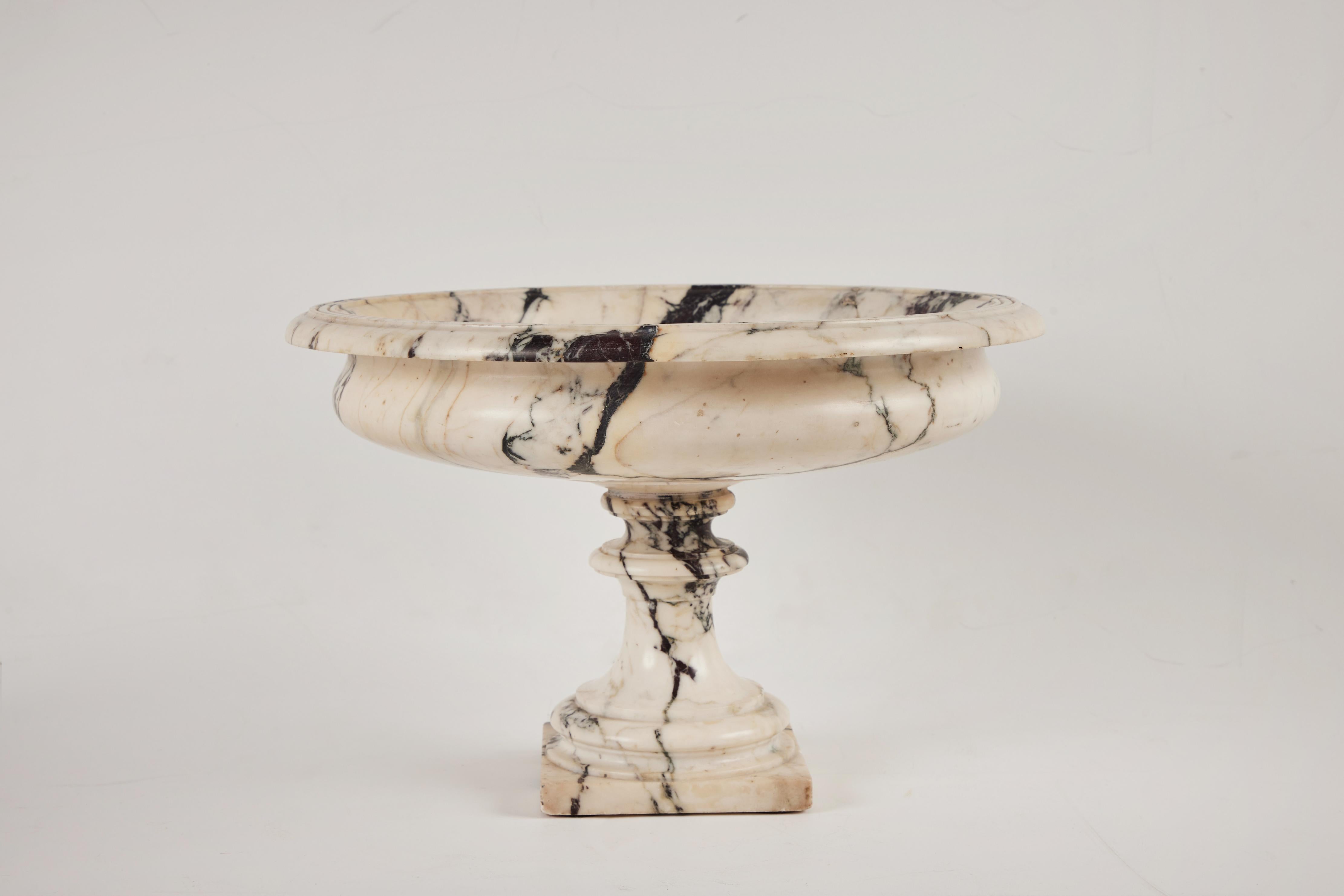 Neoclassical Veined Marble Tazza For Sale 2