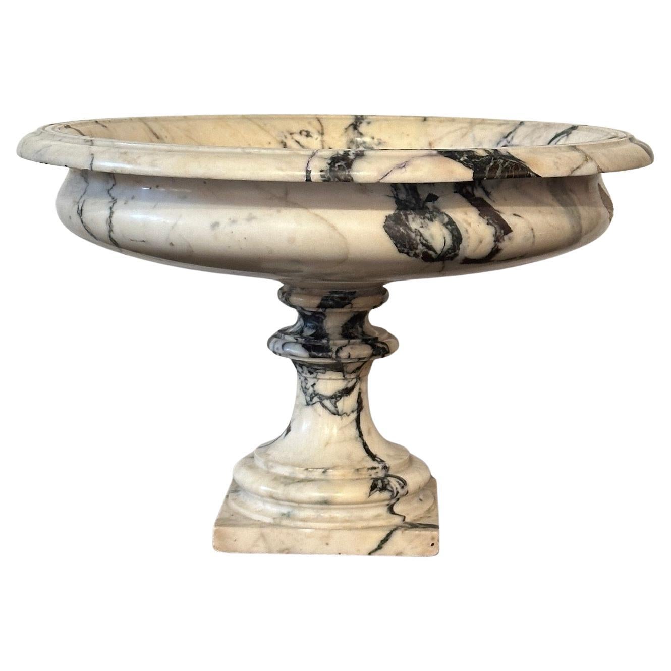 Neoclassico Tazza neoclassica di marmo venato in vendita
