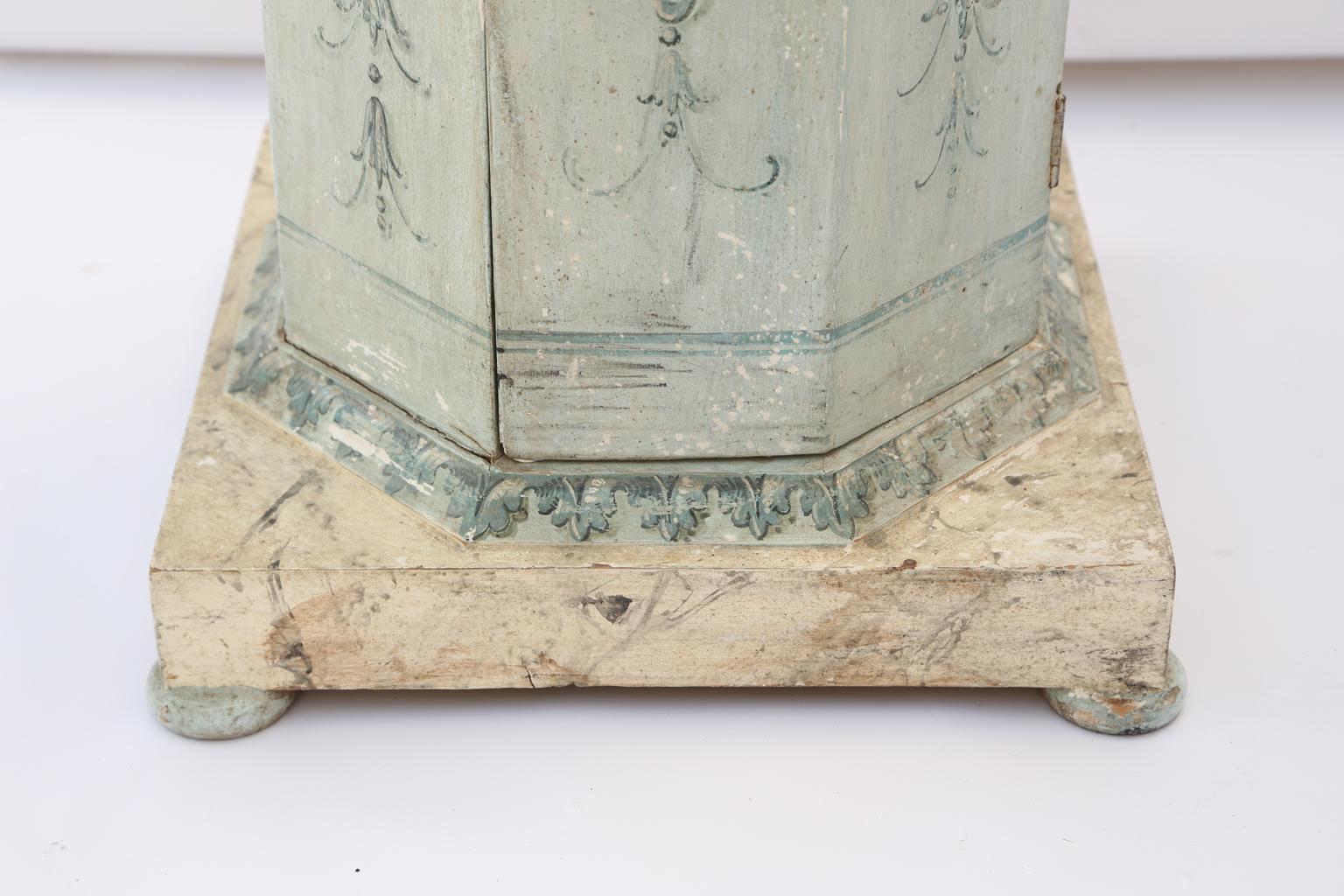 Neoclassical Venetian Painted Pot Stand Pedestal In Distressed Condition In West Palm Beach, FL