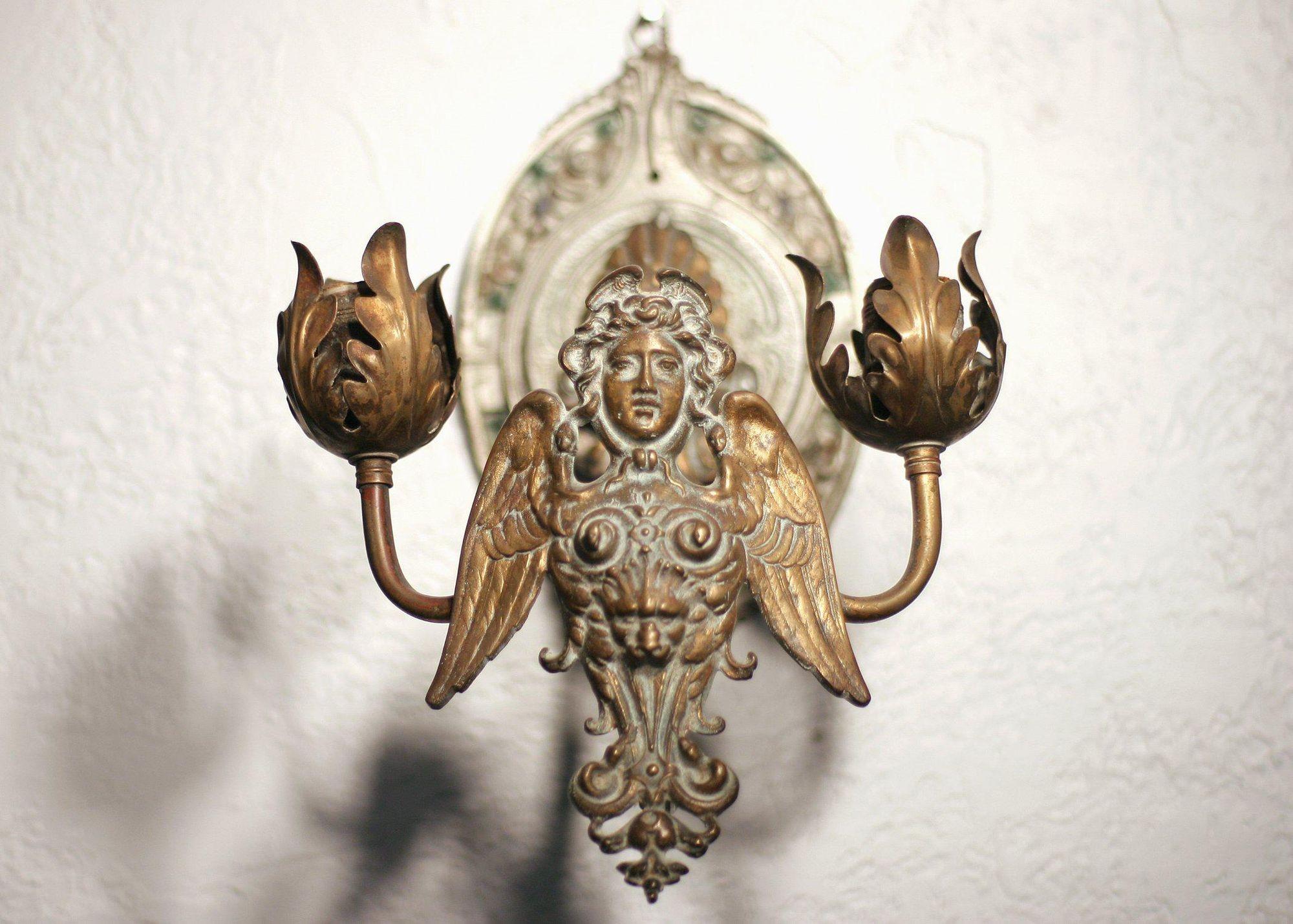 Early 20th Century Neoclassical Wall Sconce For Sale
