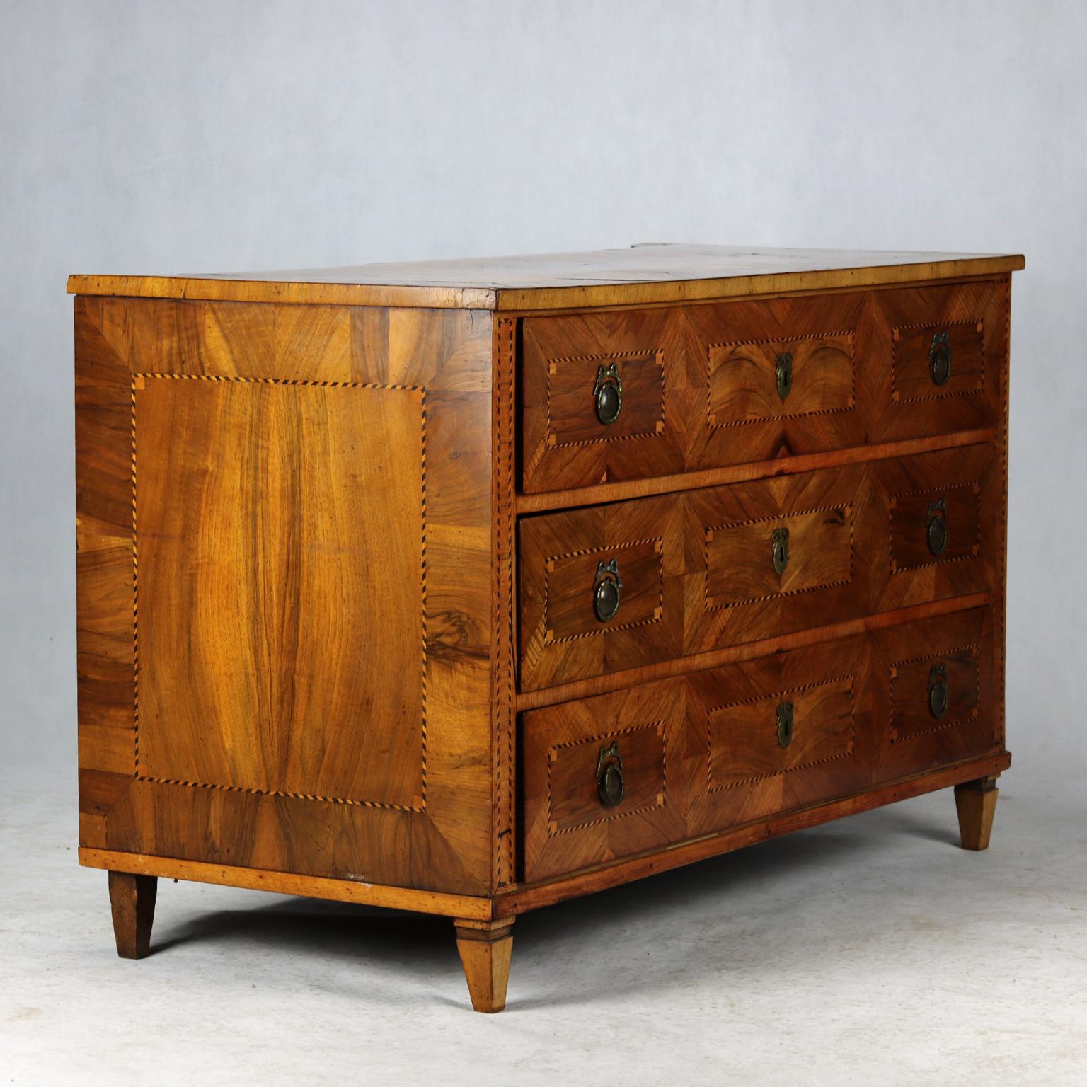 Neoclassical Walnut Chest of Drawers, Commode Early 19th Century 7