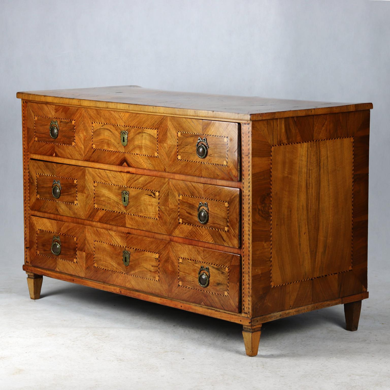 German Neoclassical Walnut Chest of Drawers, Commode Early 19th Century