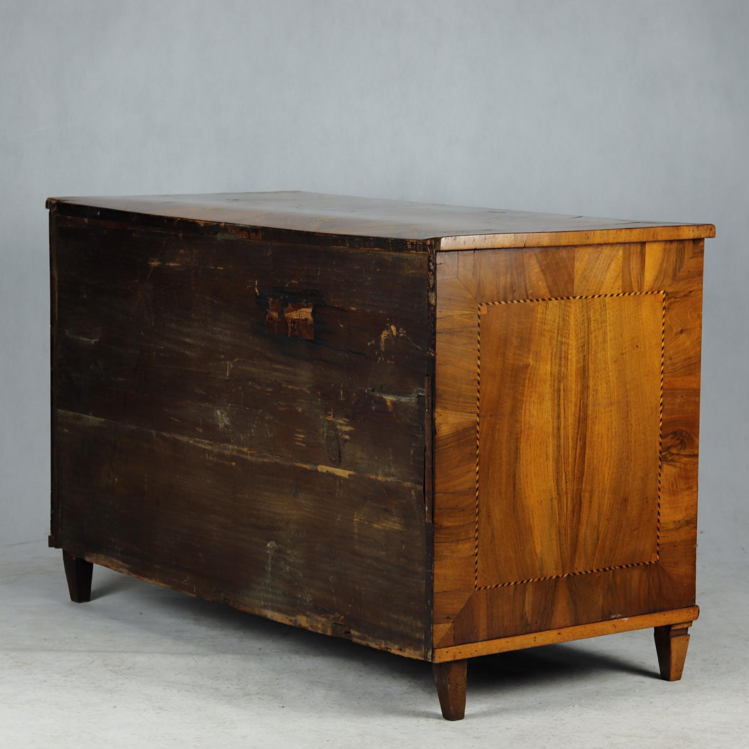 Neoclassical Walnut Chest of Drawers, Commode Early 19th Century 2