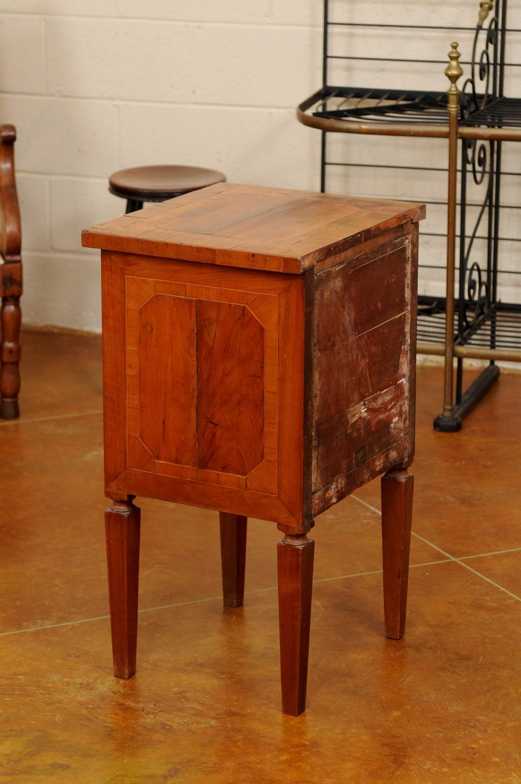Neoclassical Walnut Commodino with Cabinet Door, Early 19th Century Italy For Sale 6