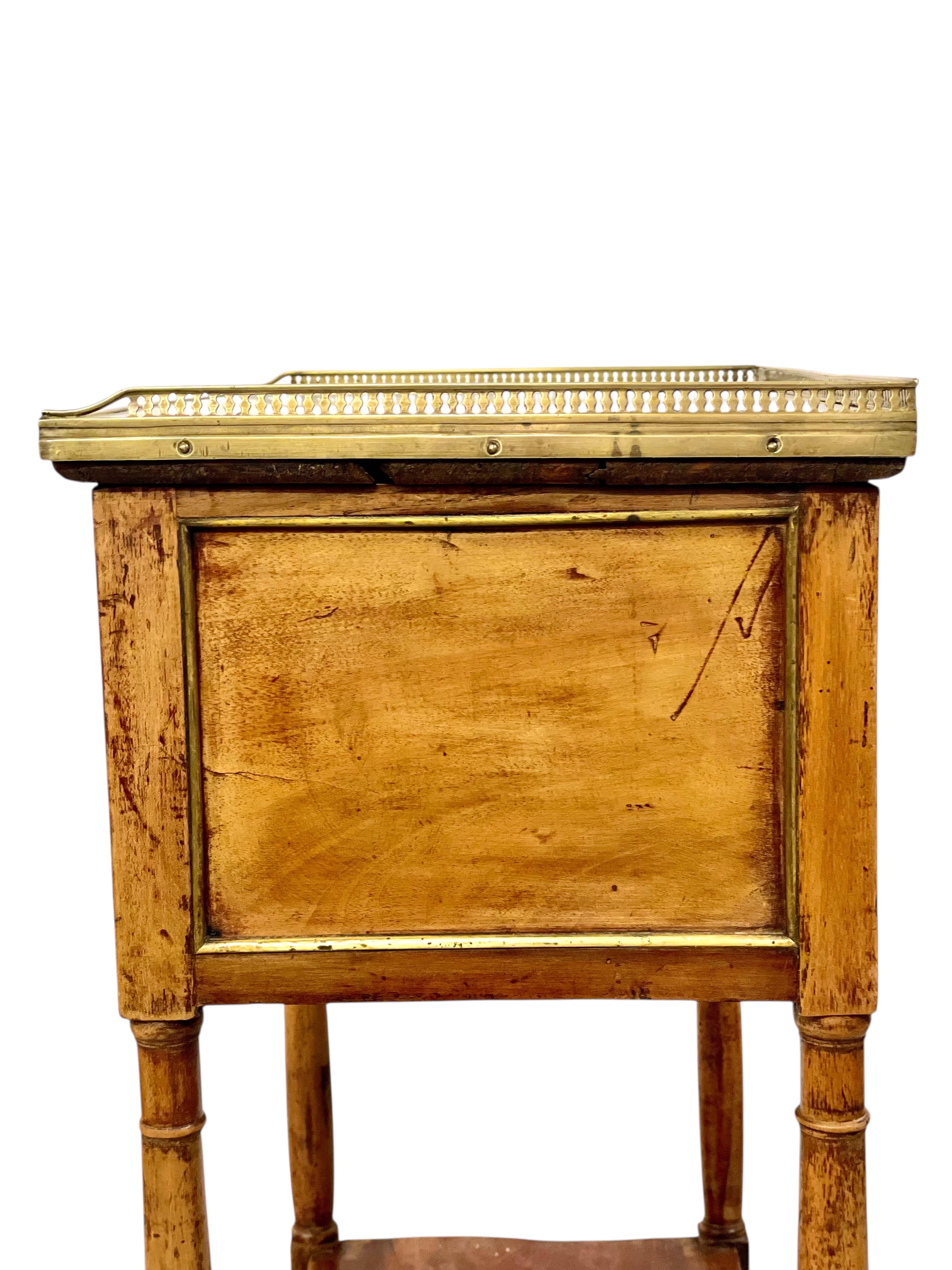 Neoclassical Walnut Nightstand or Side Table, 18th Century For Sale 2