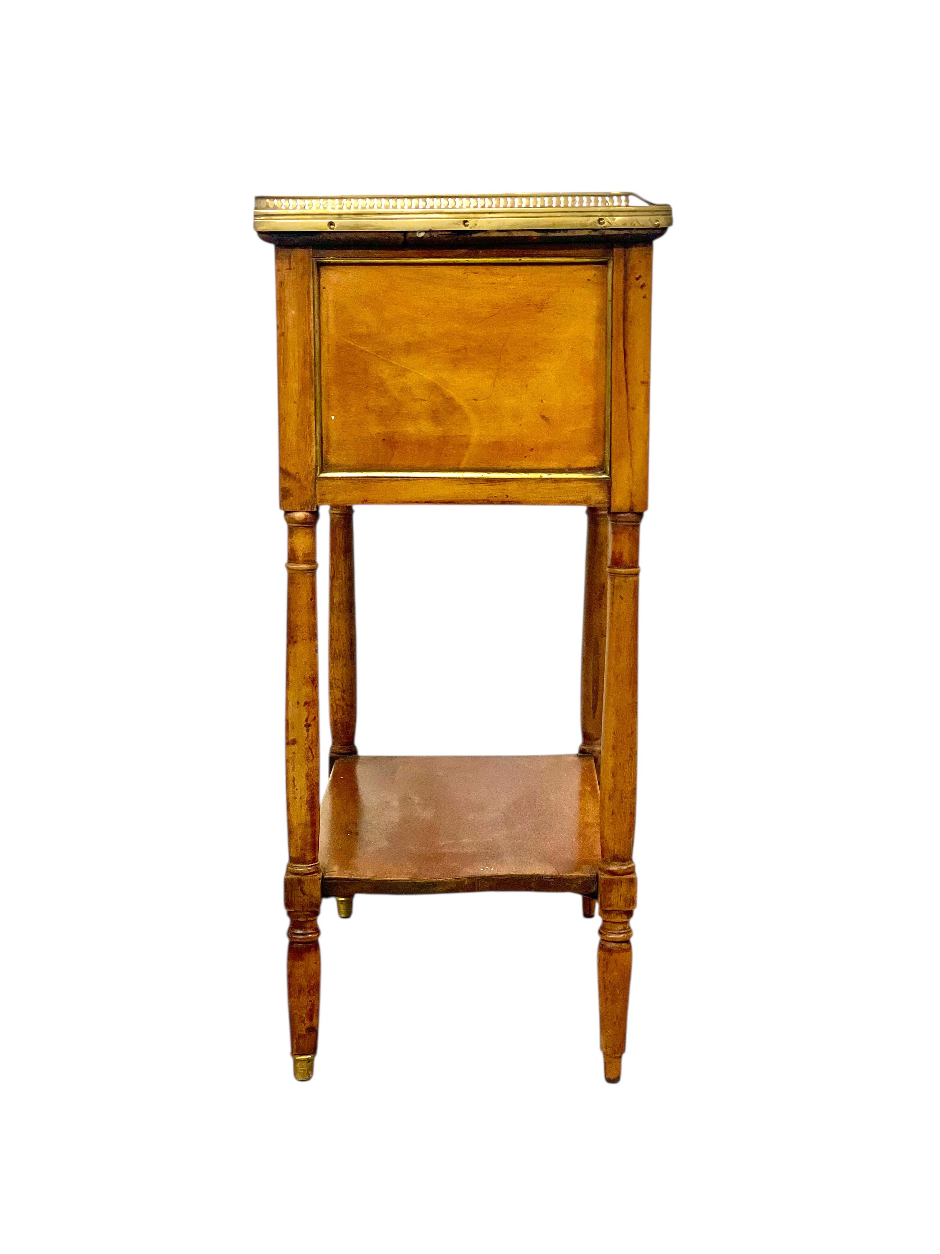 Neoclassical Walnut Nightstand or Side Table, 18th Century For Sale 5