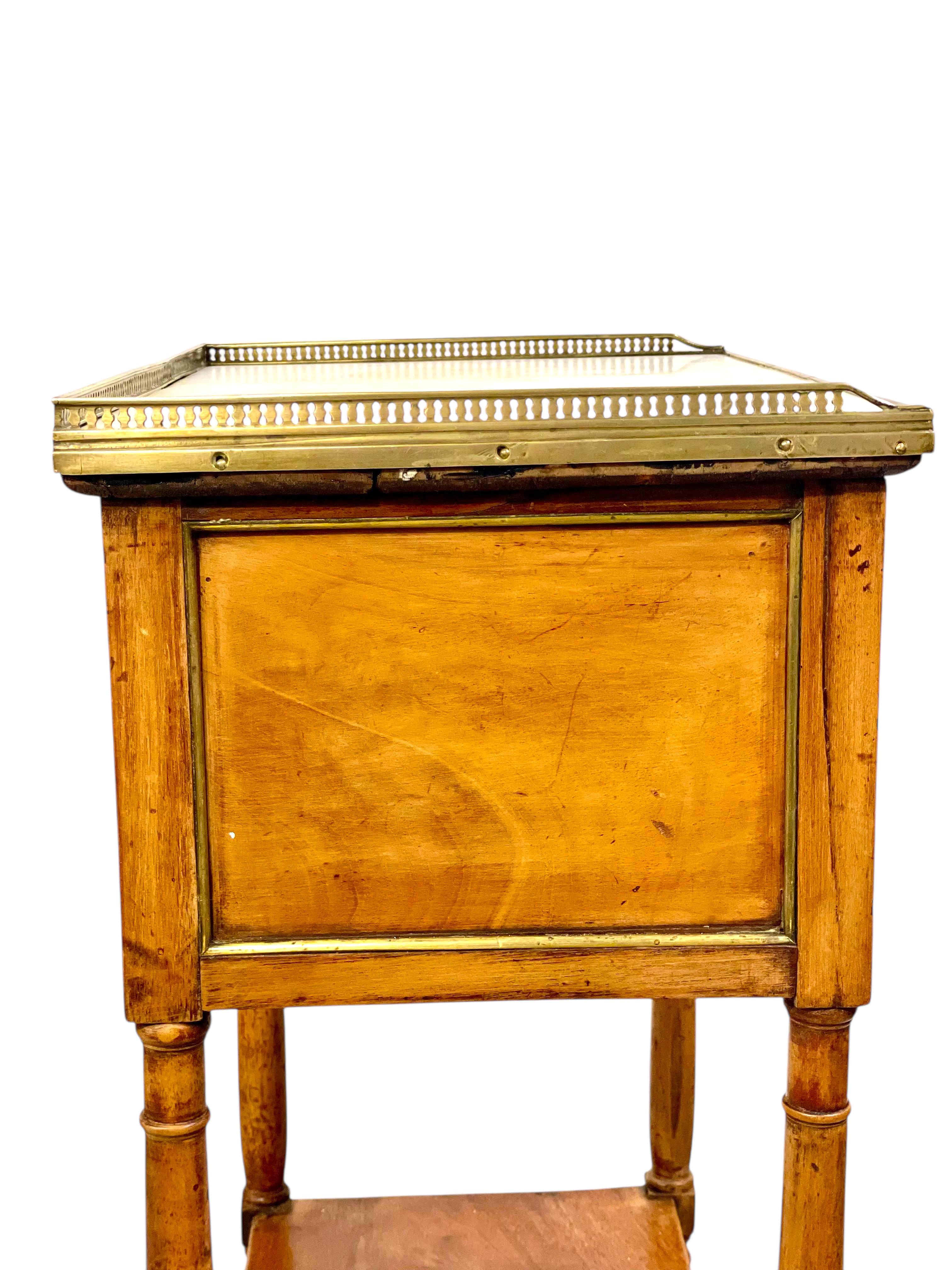 Neoclassical Walnut Nightstand or Side Table, 18th Century For Sale 6