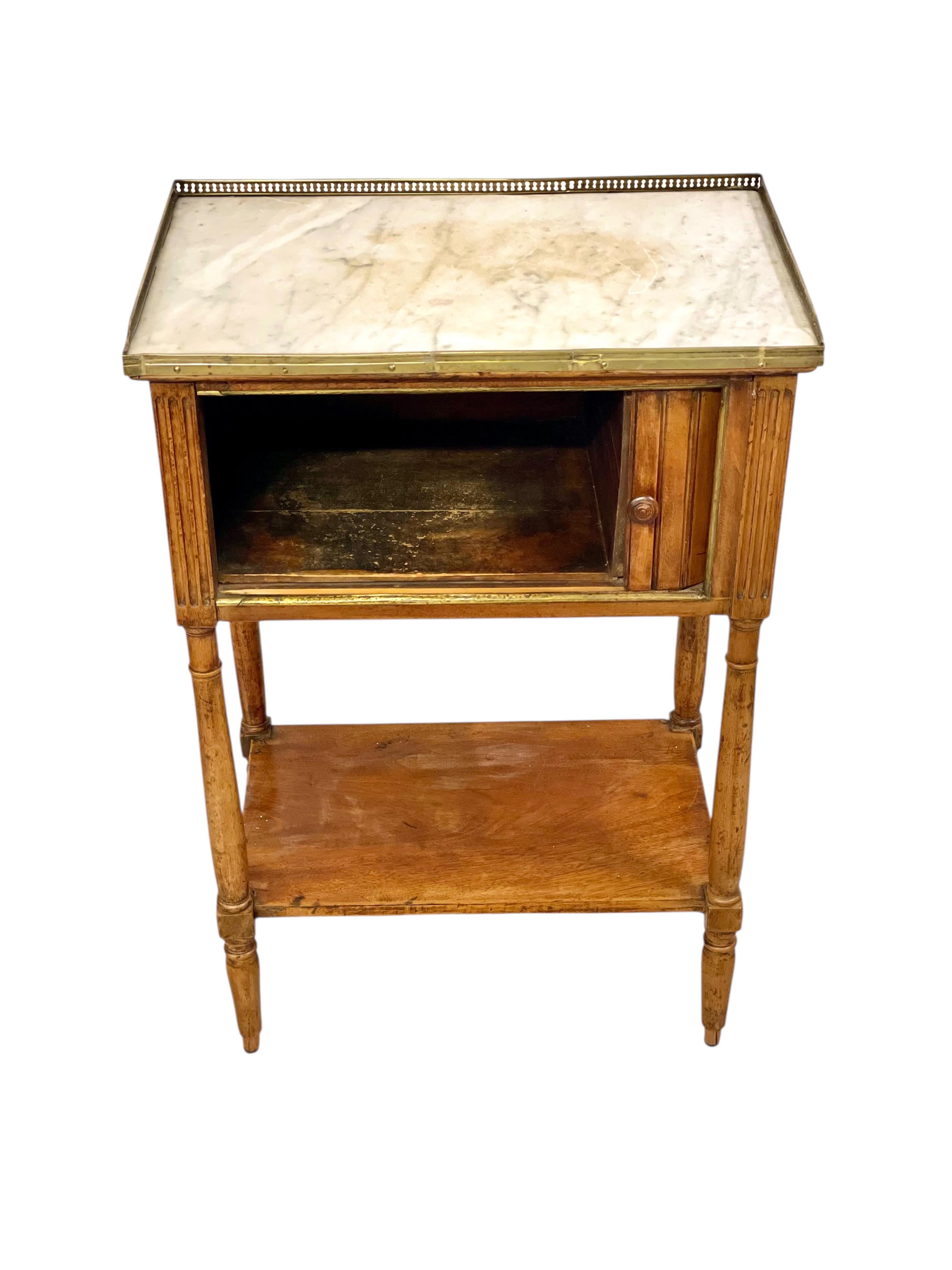 18th Century and Earlier Neoclassical Walnut Nightstand or Side Table, 18th Century For Sale