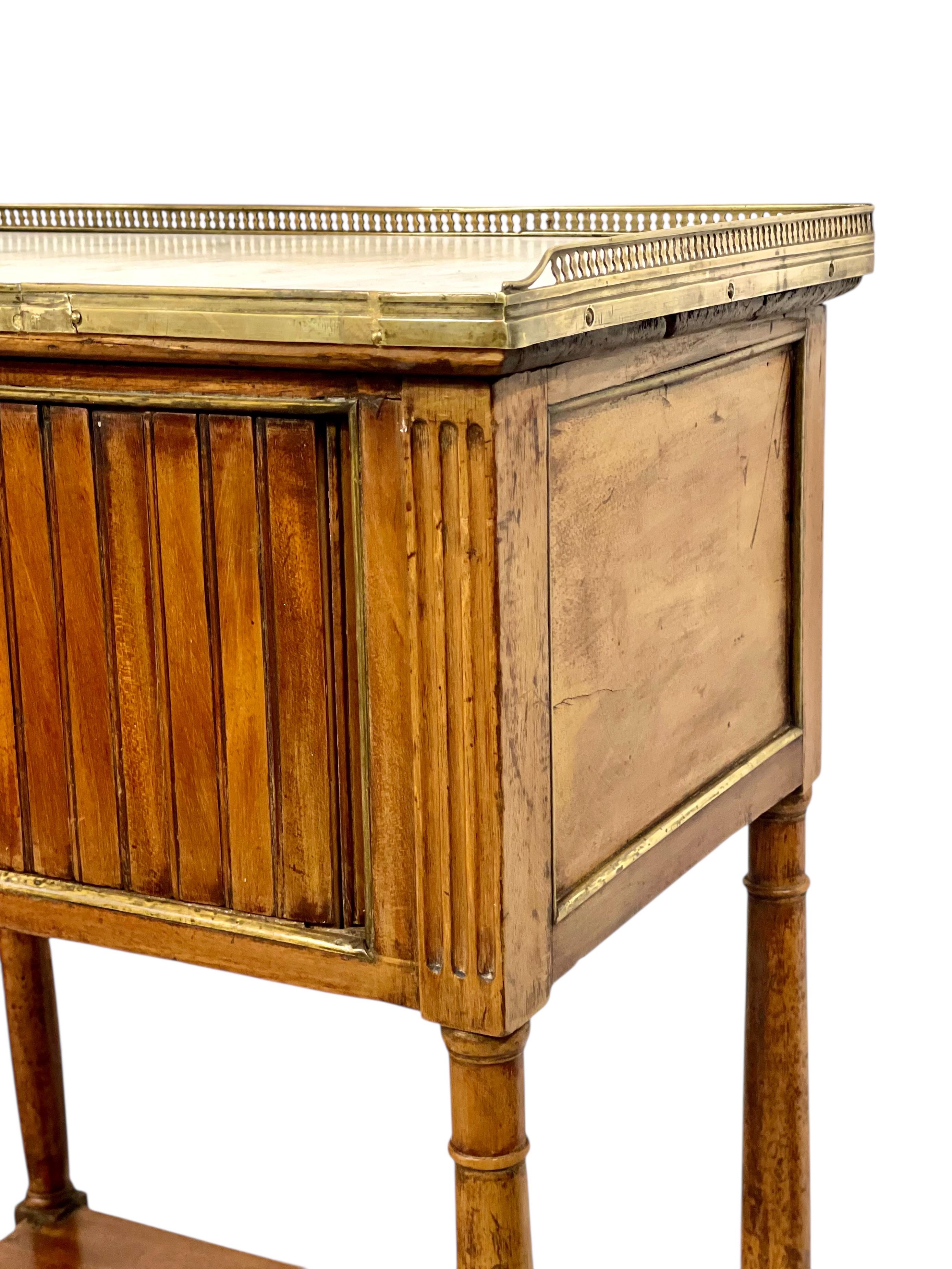 Neoclassical Walnut Nightstand or Side Table, 18th Century For Sale 1