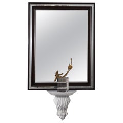 Specchio neoclassico con finitura bianca e scura e ripiano intagliato decorativo bianco