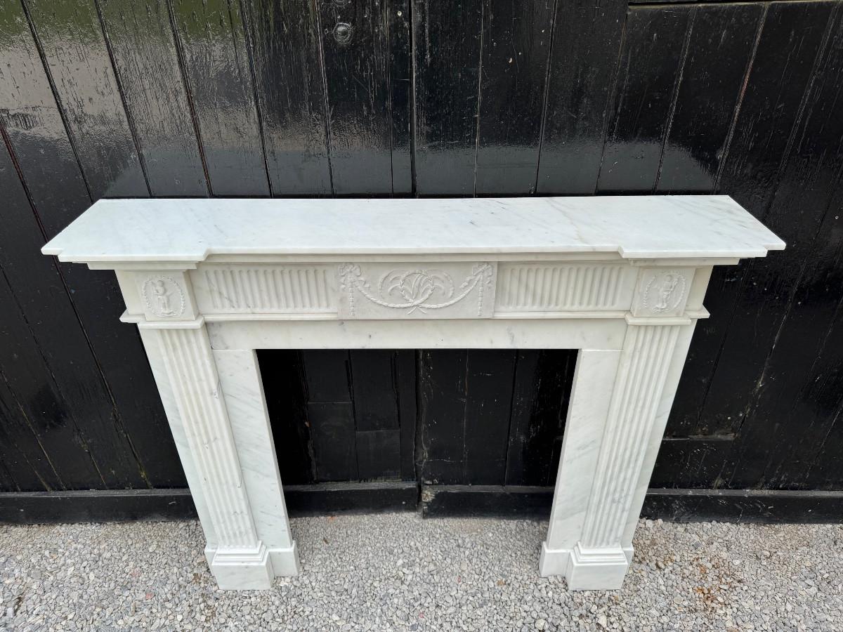 Neoclassical White Carrara Marble Mantel Circa 1930 For Sale 2