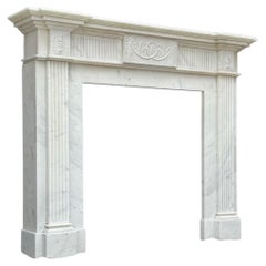 Repisa neoclásica de mármol blanco de Carrara Circa 1930