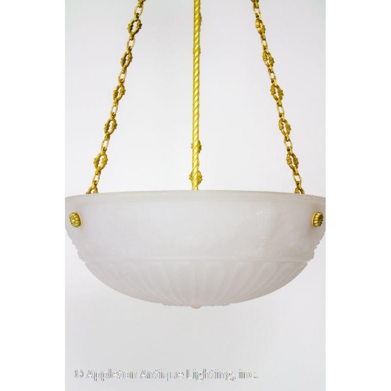 Néoclassique Lampe néoclassique en verre moulé blanc en forme de bol en vente