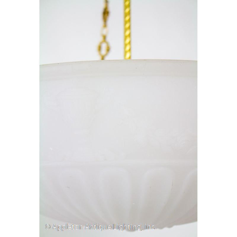 Lampe néoclassique en verre moulé blanc en forme de bol Bon état - En vente à Canton, MA