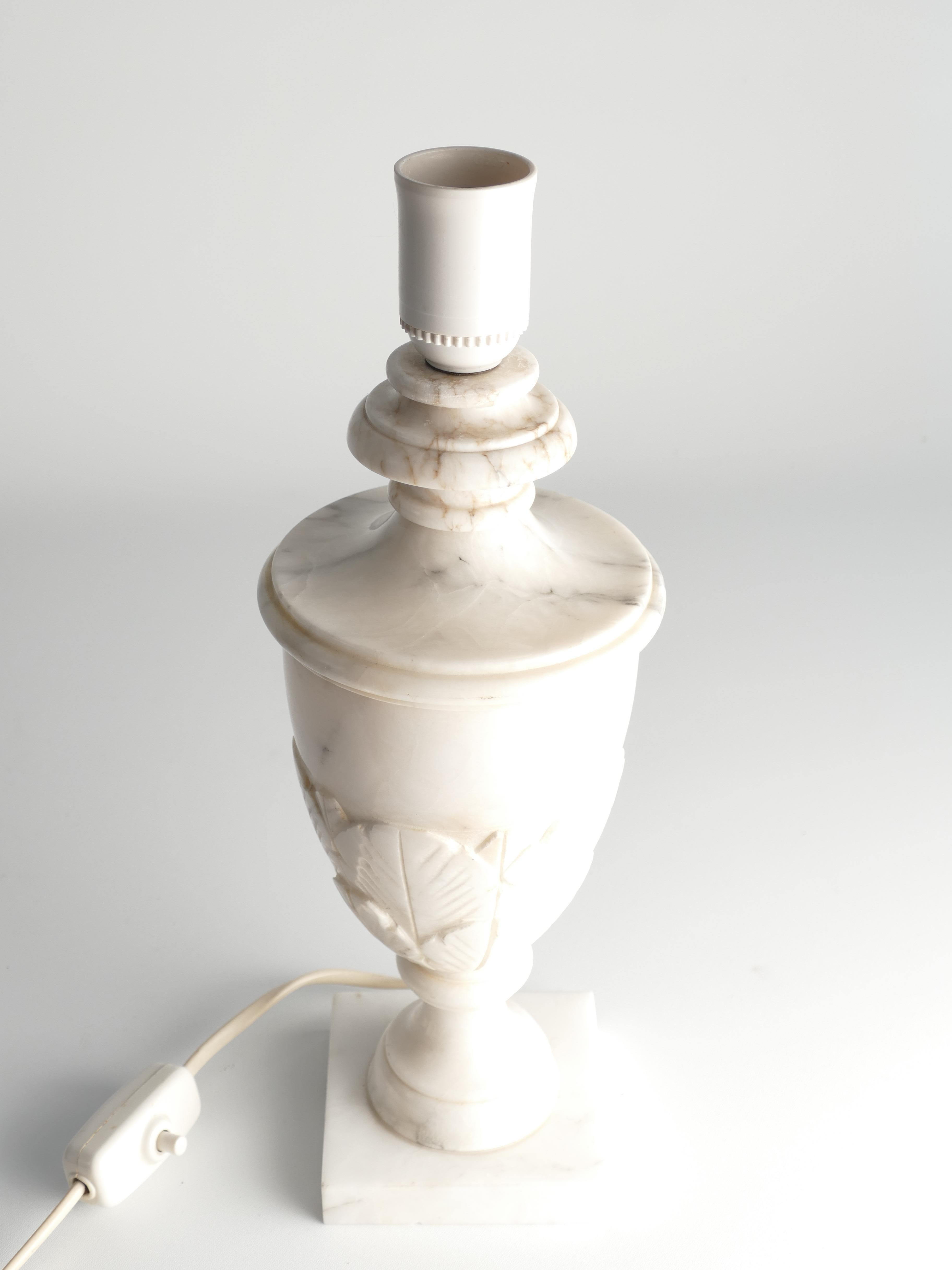 Neoclassical White Florentine Alabaster Table Lamp with Leaf Relief, Italy For Sale 7
