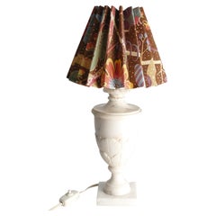Neoclassical White Florentine Alabaster Table Lamp with Leaf Relief, Italy