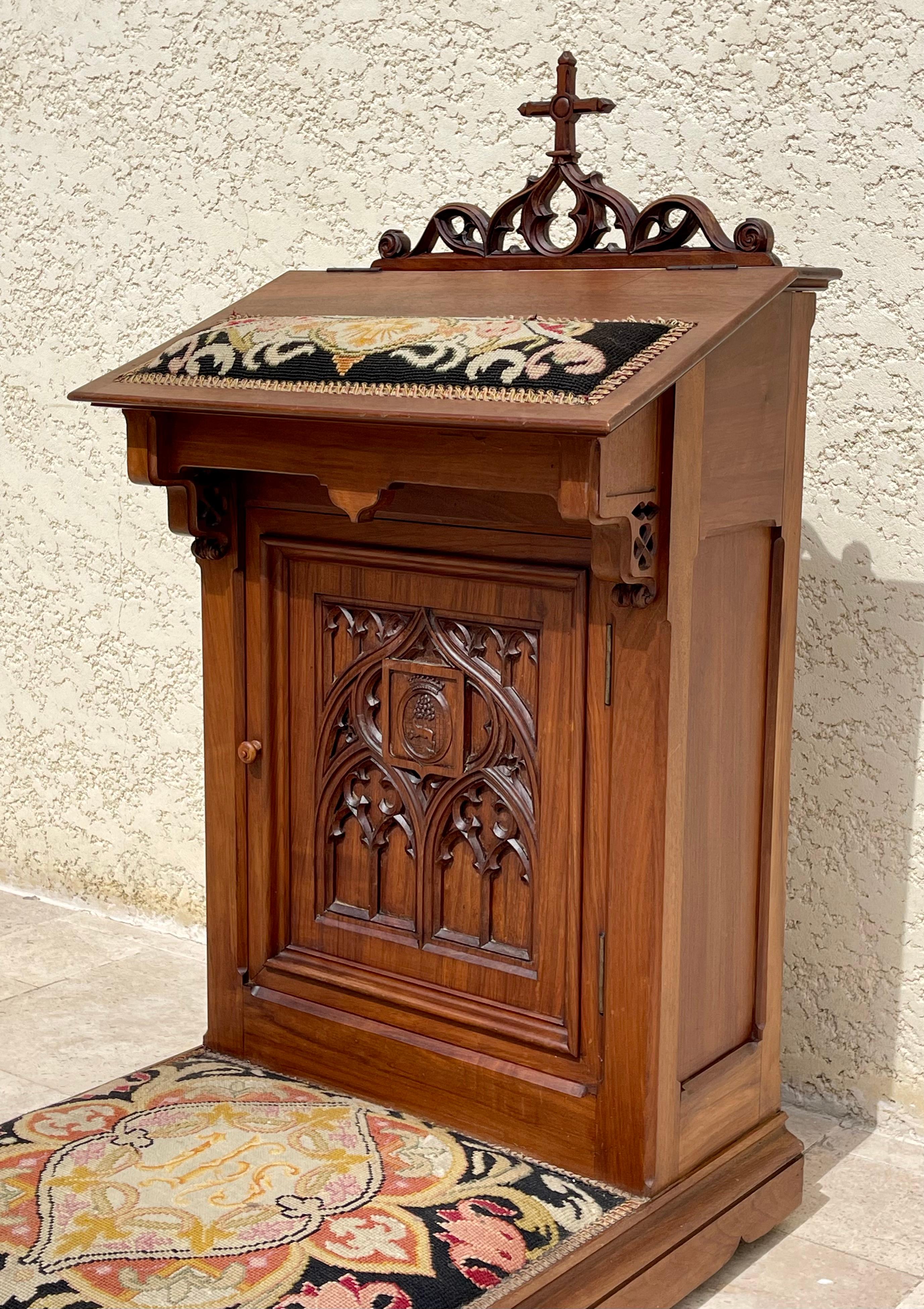 Gothic Revival Neogothic Pray To God In Walnut, XIXth century For Sale