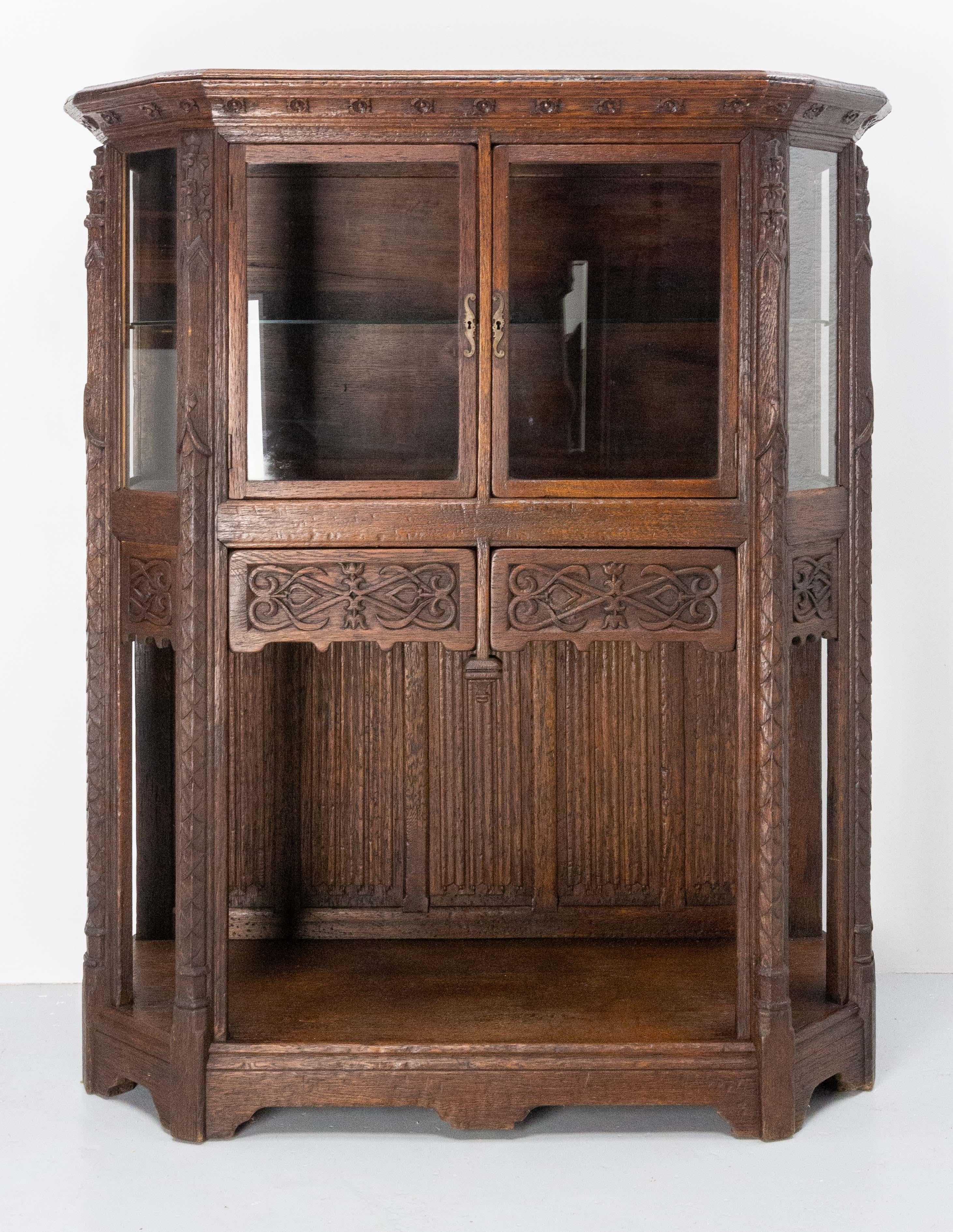 This cabinet French oak and glass vitrine is a very good quality copy of the gothic style. It was made by the enterprise Mercier Frères circa 1920.
Mercier Frères is a Parisian carpentry, decoration and upholstery house known for its production of