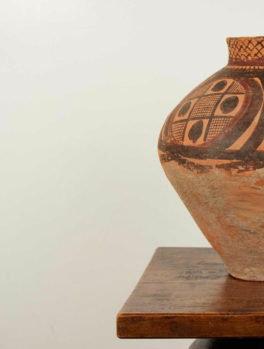 Neolithische chinesische Keramik Provenienz Dr. Philip Gould (1922-2020)  im Zustand „Gut“ in Santa Monica, CA