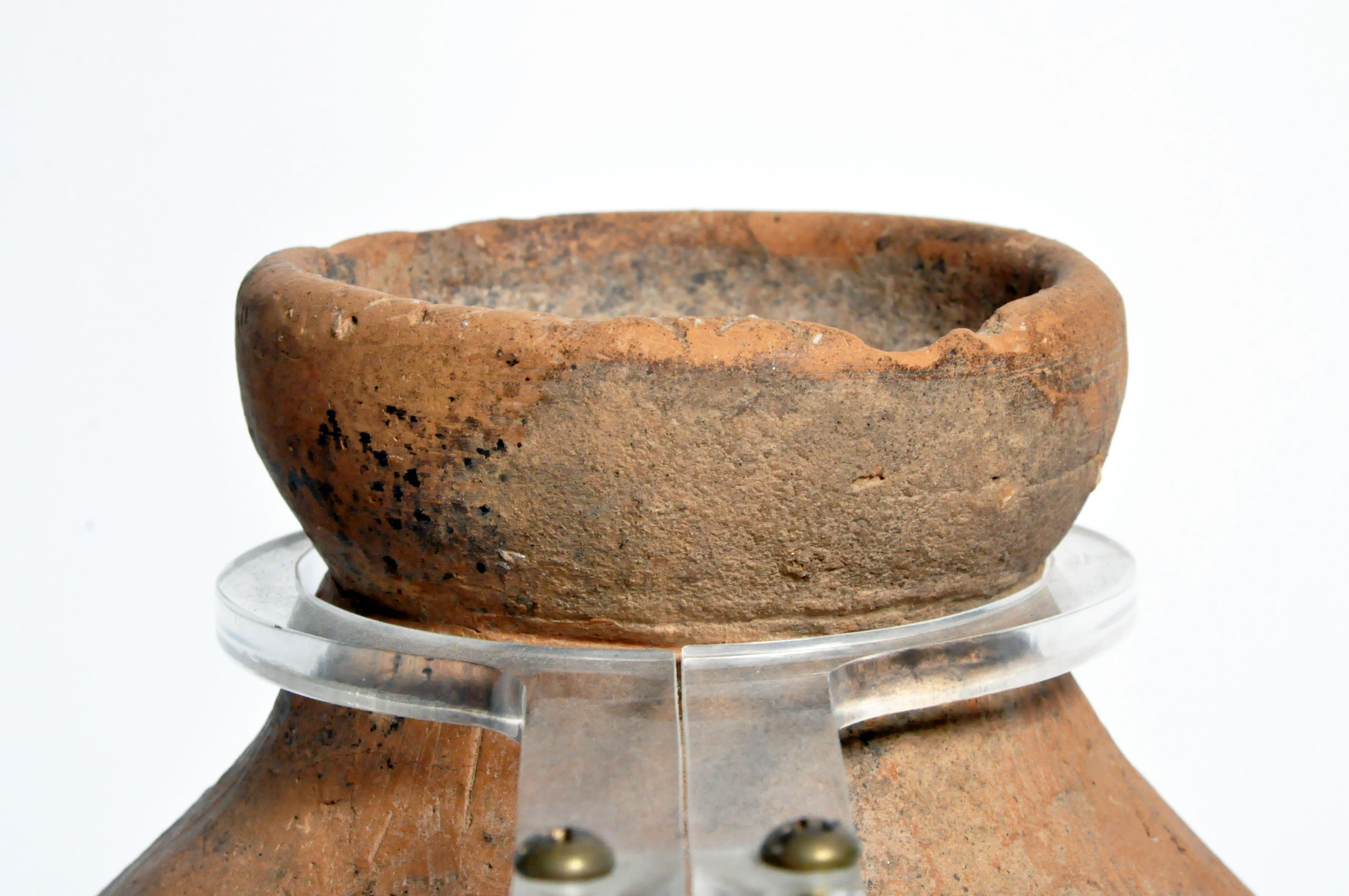 Pot néolithique sur pied en vente 11