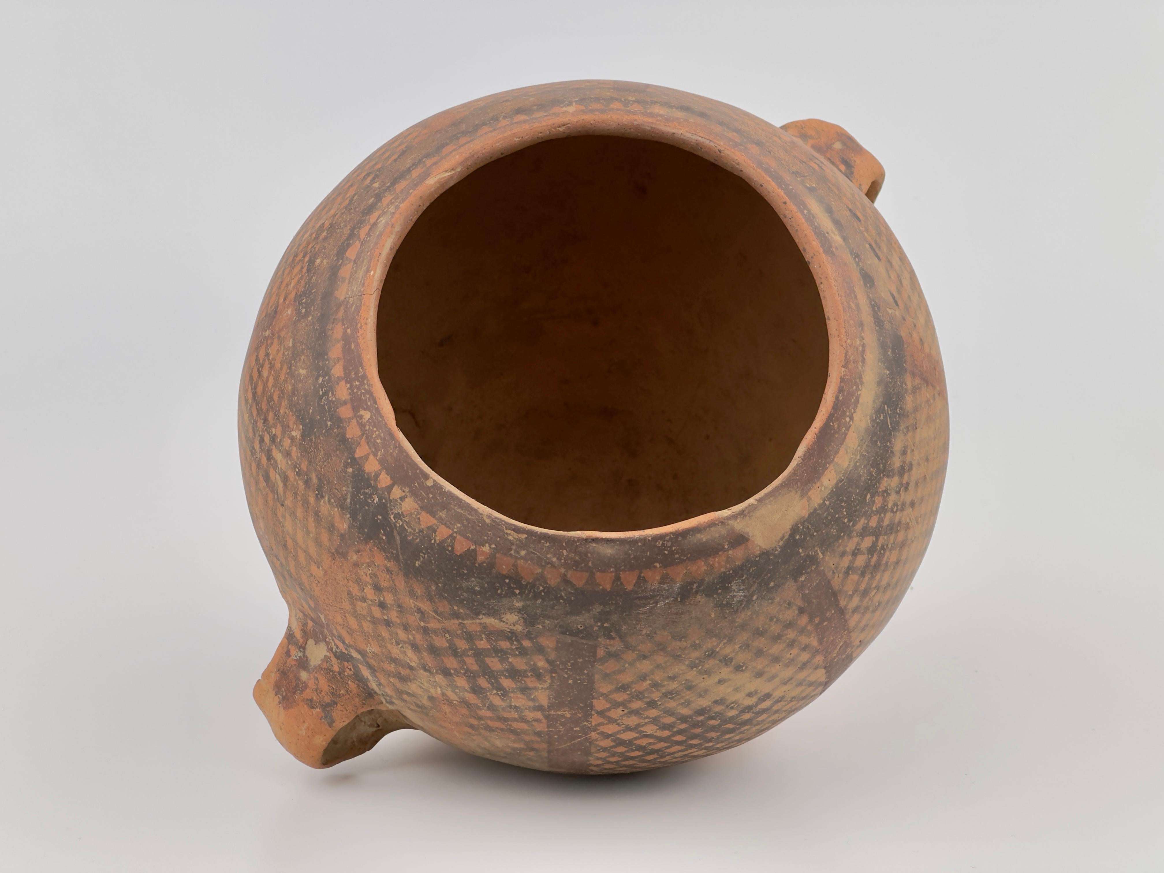 Amphore en poterie néolithique, 3e-2e millénaire avant J.-C. en vente 4