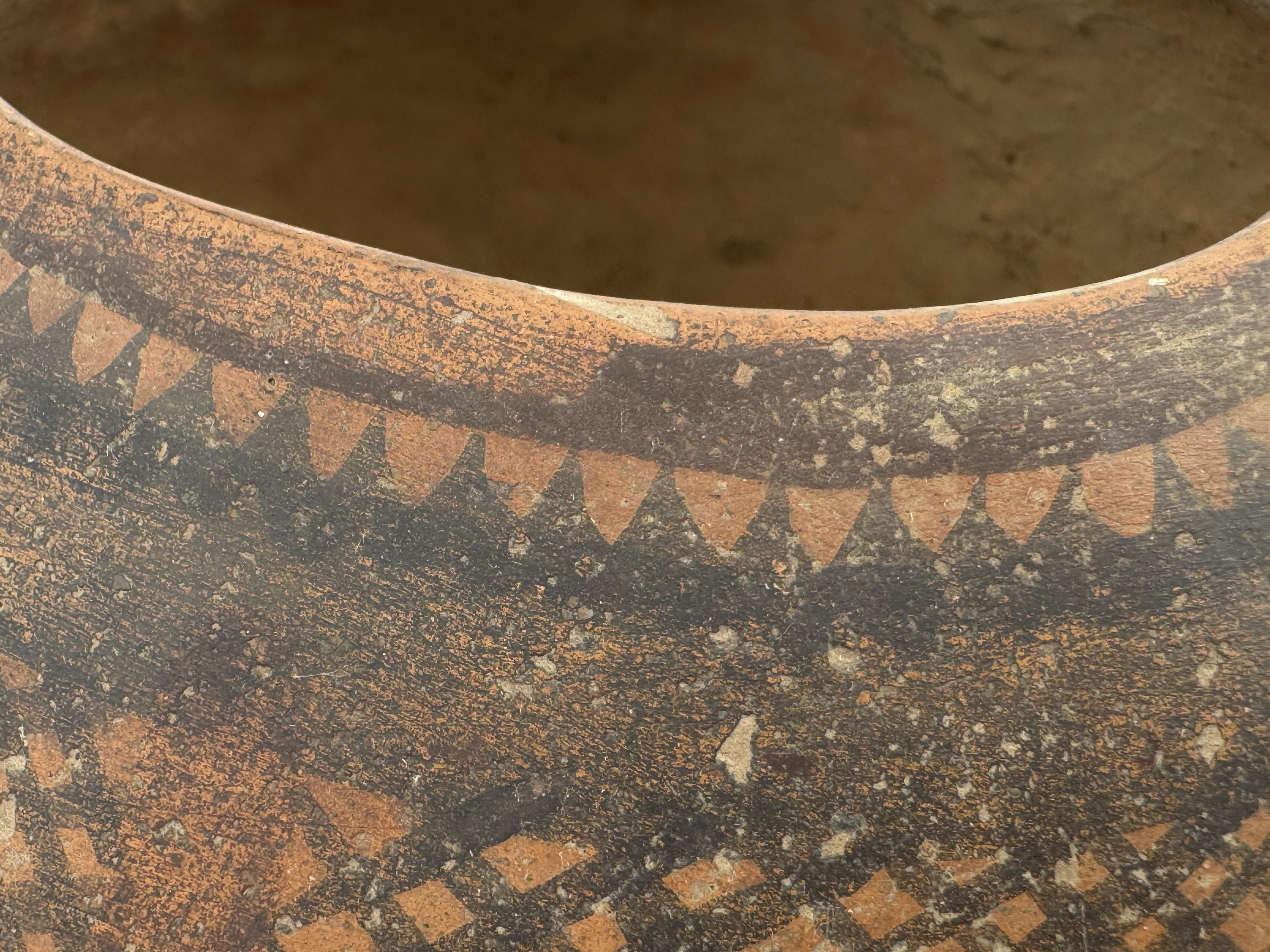 Neolithische Keramik Amphora, 3.-2. Jahrtausend v. Chr. im Angebot 5