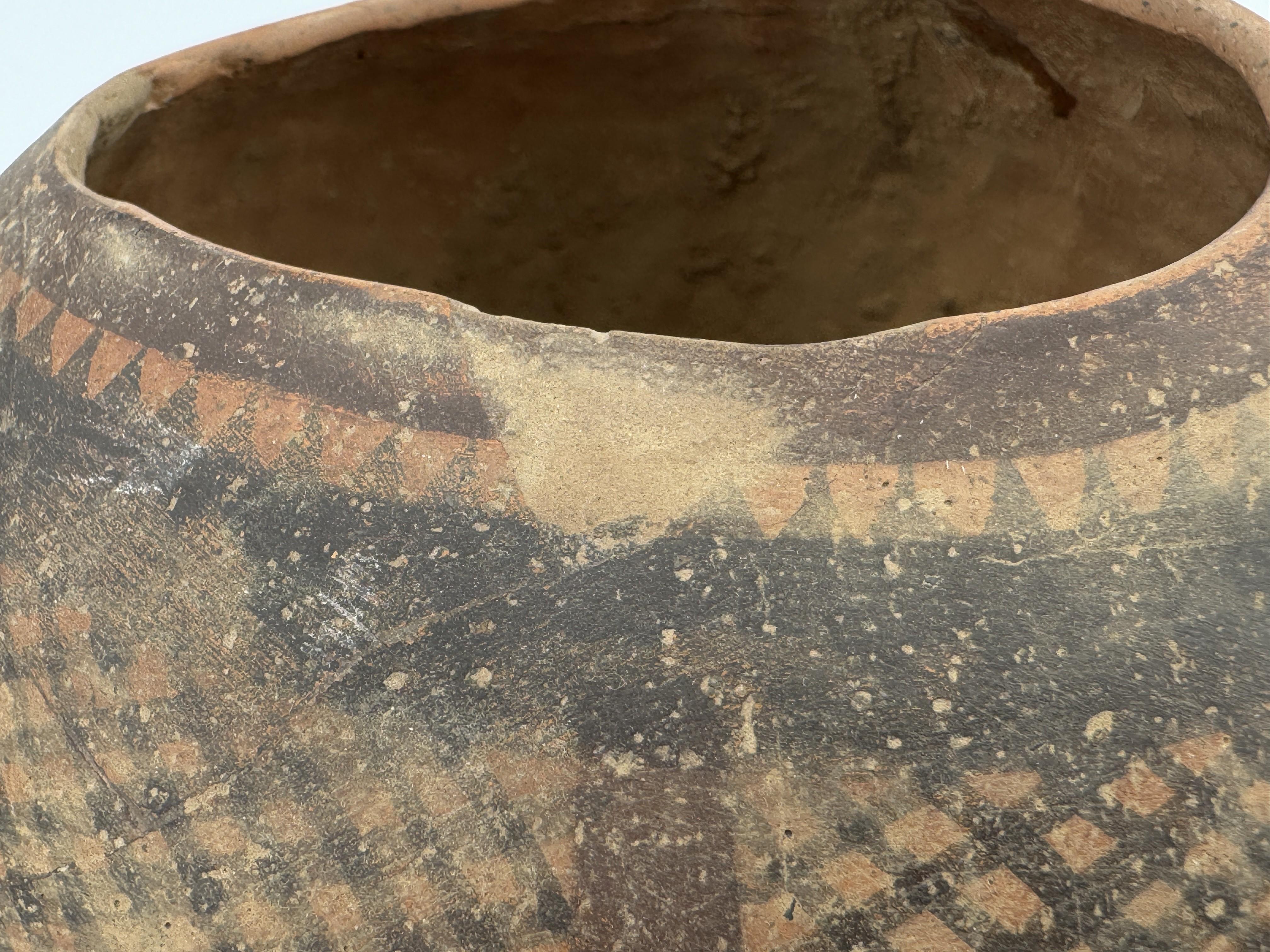 Amphore en poterie néolithique, 3e-2e millénaire avant J.-C. en vente 8