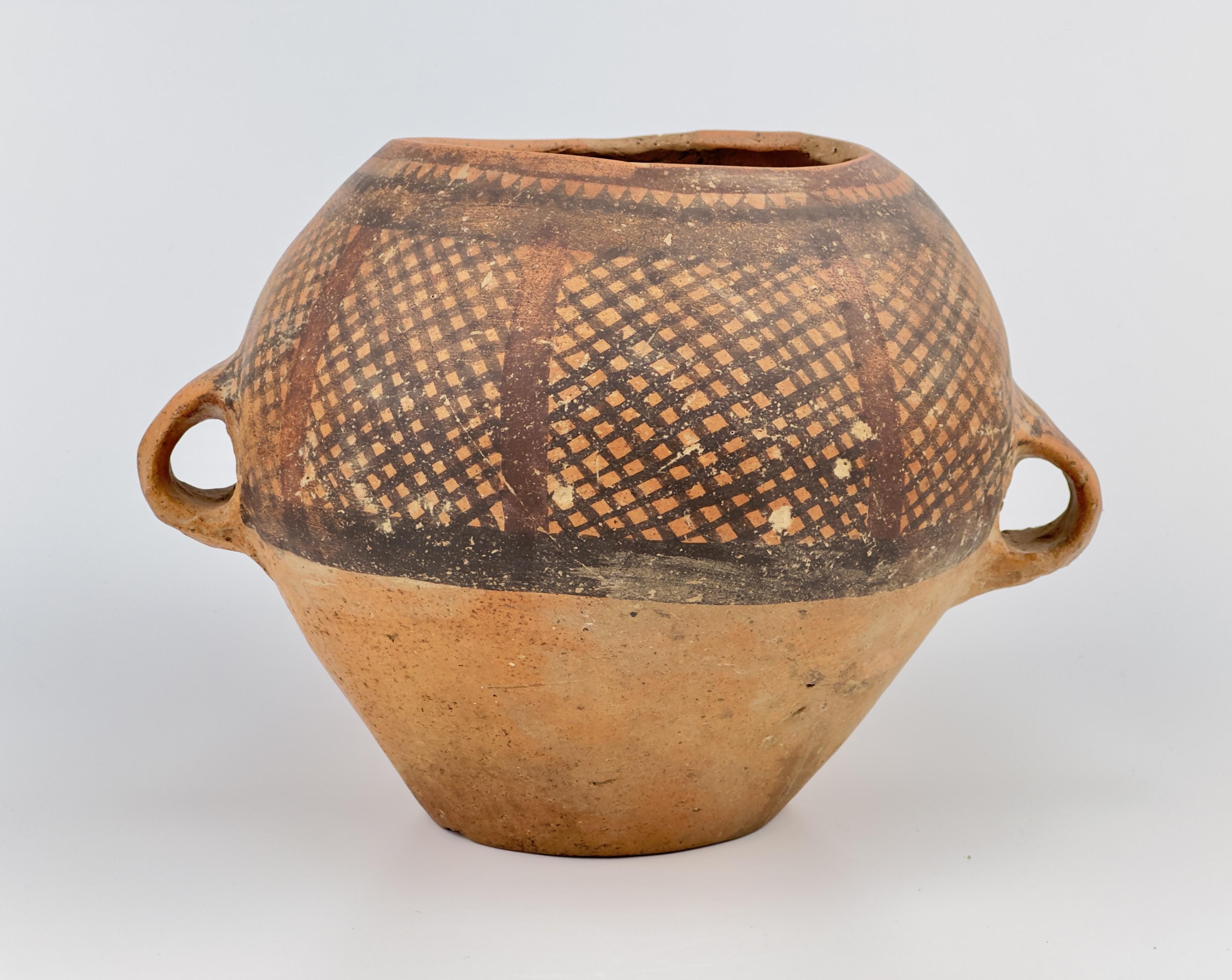 Chinois Amphore en poterie néolithique, 3e-2e millénaire avant J.-C. en vente