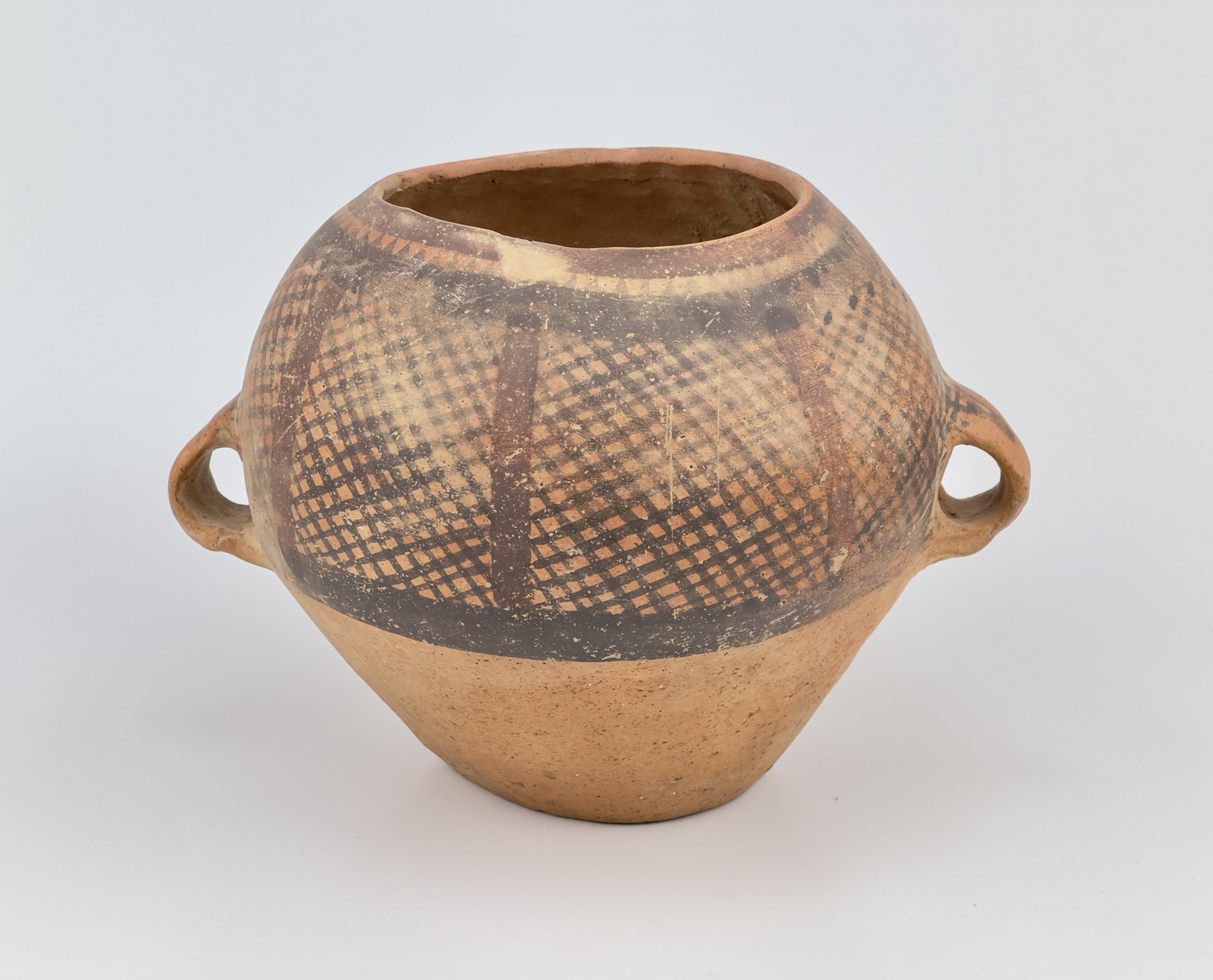 Neolithische Keramik Amphora, 3.-2. Jahrtausend v. Chr. (18. Jahrhundert und früher) im Angebot