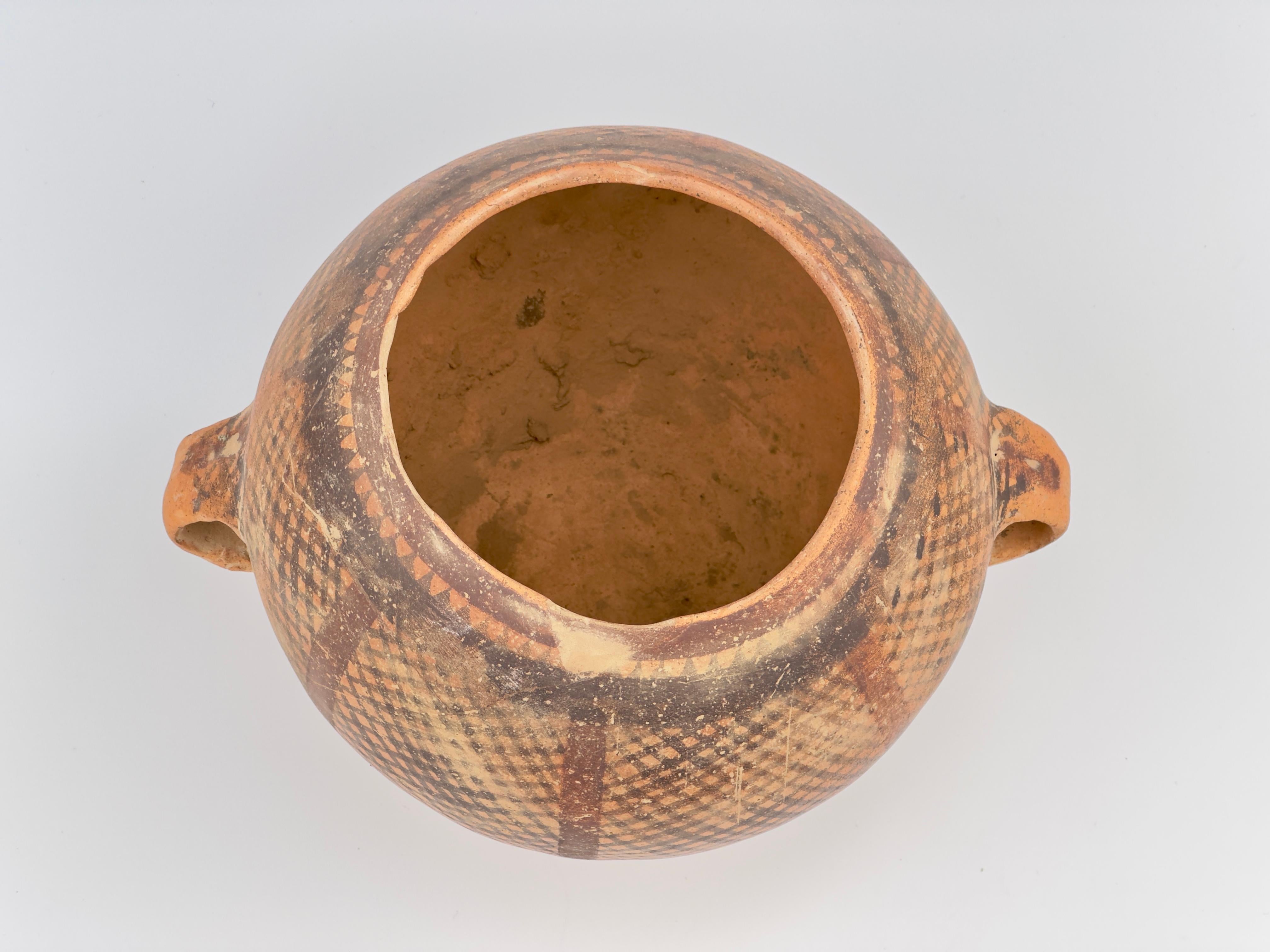 Neolithische Keramik Amphora, 3.-2. Jahrtausend v. Chr. im Angebot 1
