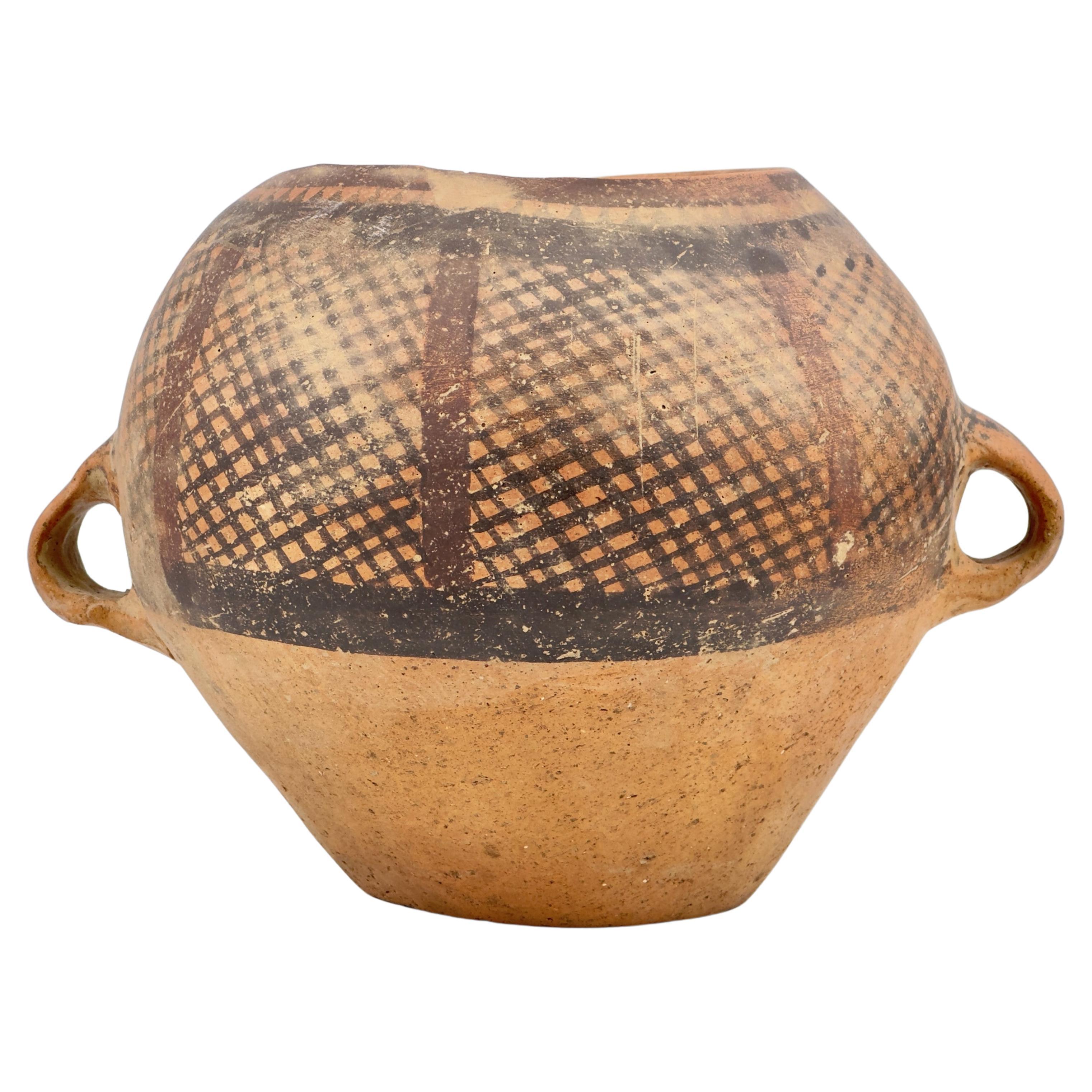 Neolithische Keramik Amphora, 3.-2. Jahrtausend v. Chr. im Angebot