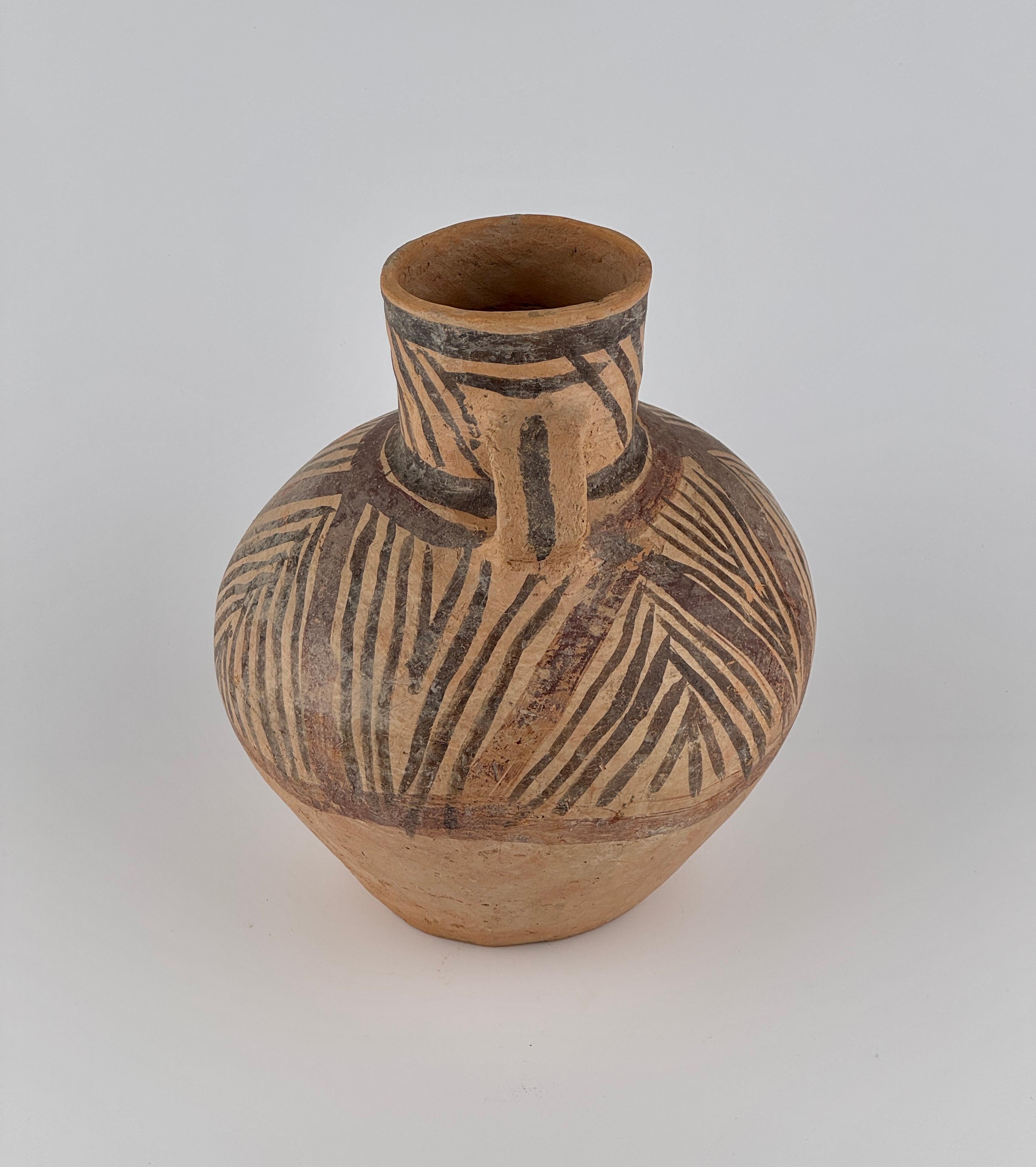 Ánfora de cerámica neolítica (provincia de Gansu), III-II milenio a.C. Loza de barro en venta