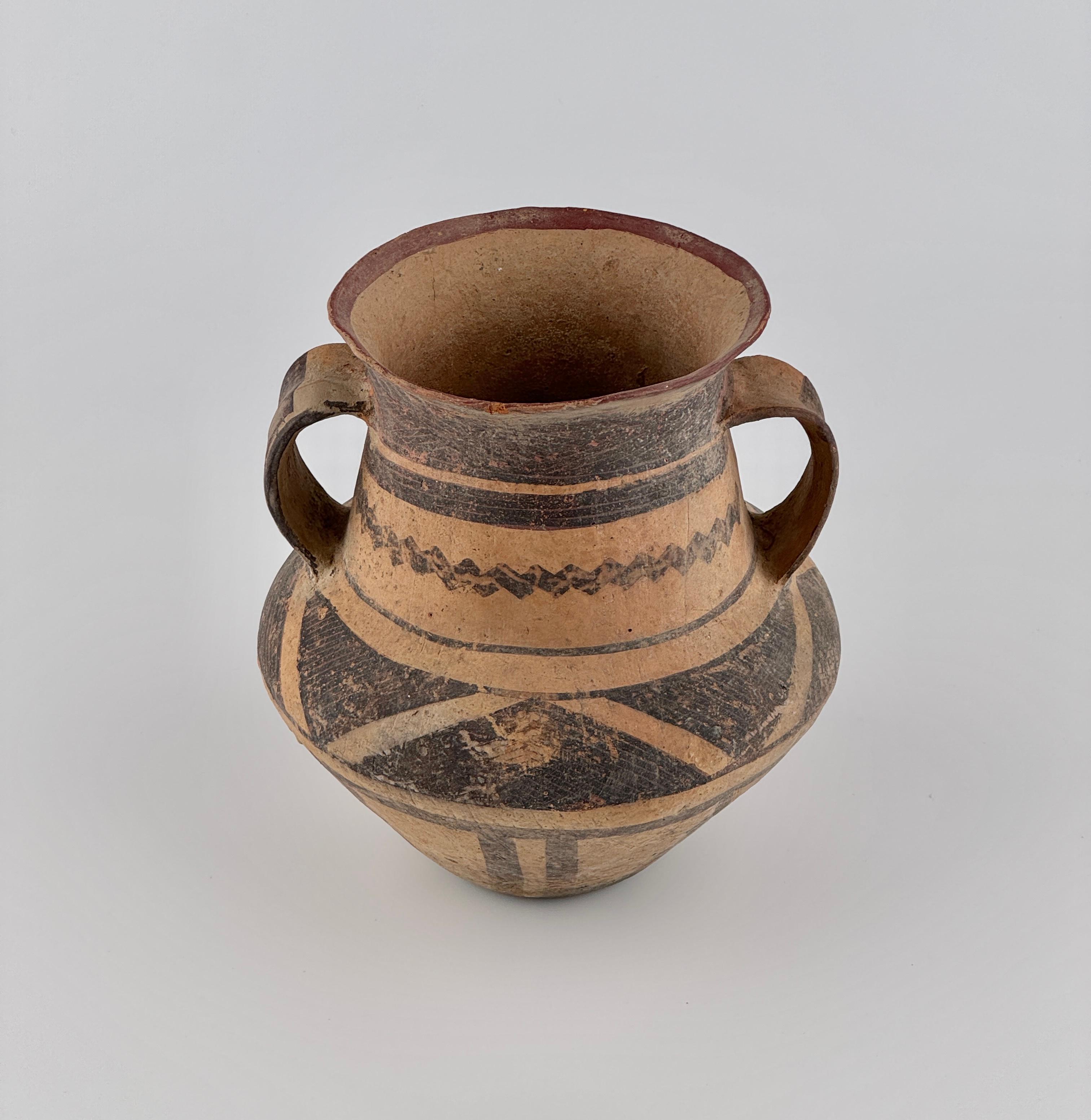 Ánfora de cerámica neolítica (provincia de Gansu), III-II milenio a.C. en venta 1
