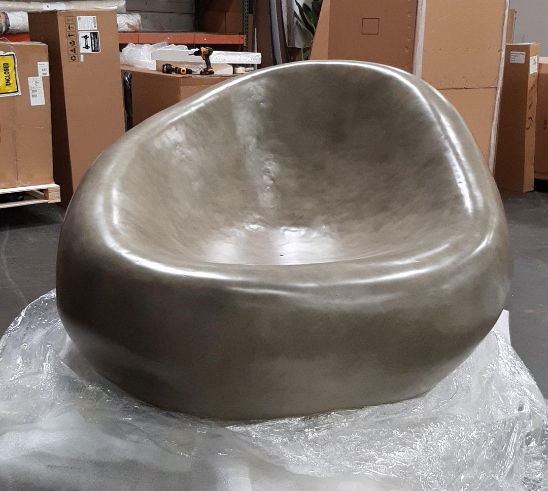 Set di sedie da salotto a conchiglia per esterni in stile neolitico con finitura in gesso sabbioso in vendita 2