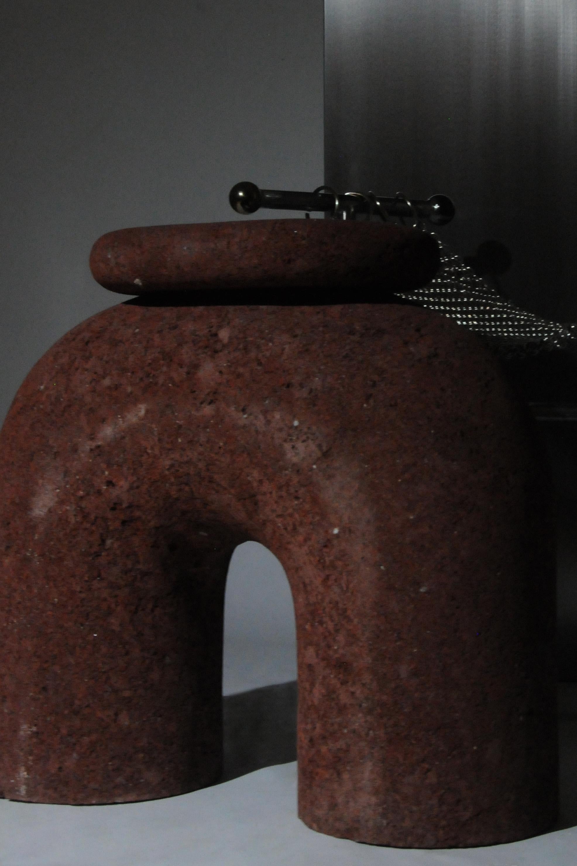 Taburete Escultórico Pensador Neolítico Tezontle Piedra Volcánica, Rojo Siglo XXI y contemporáneo en venta