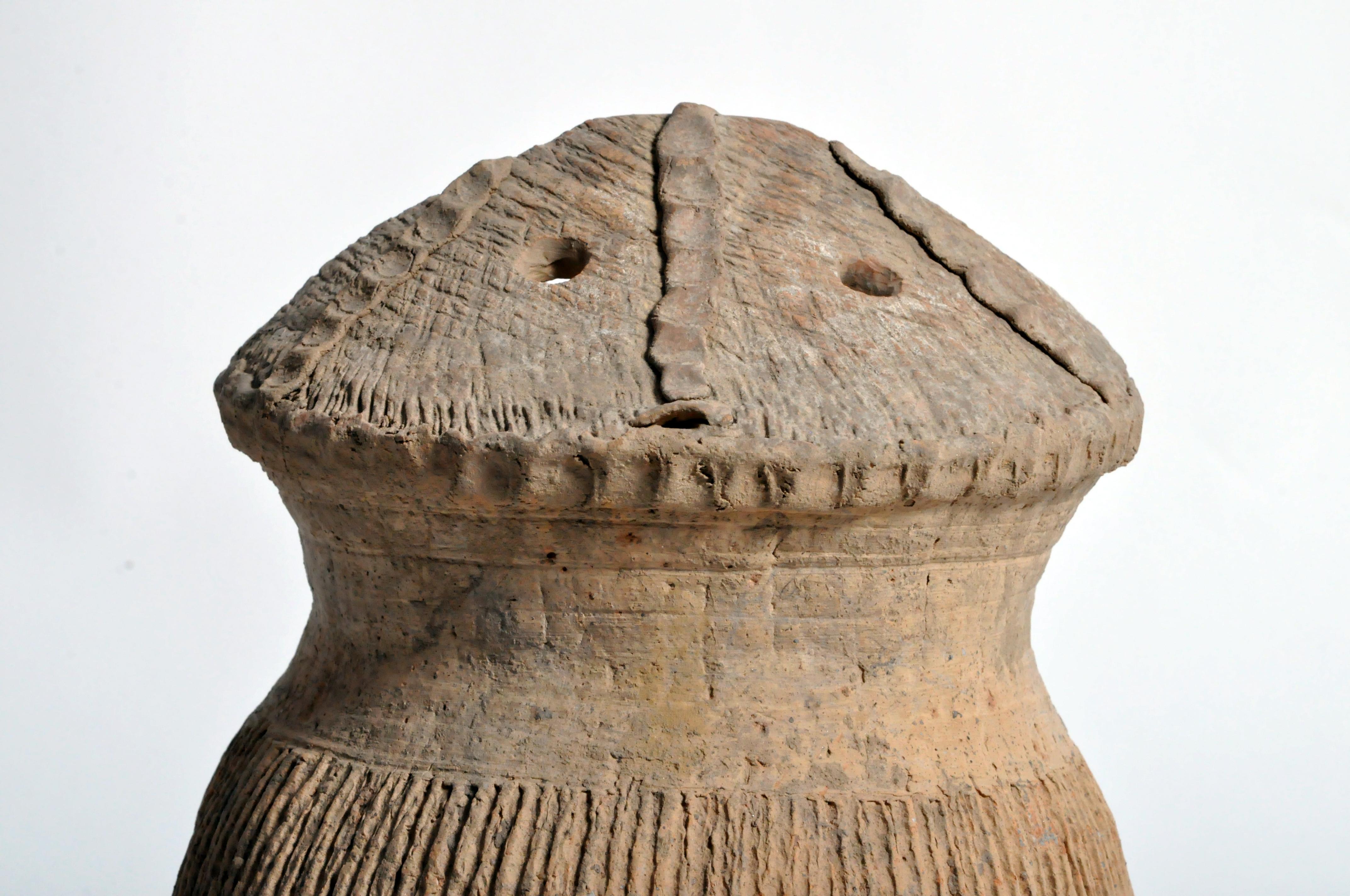 Vase néolithique Bon état - En vente à Chicago, IL