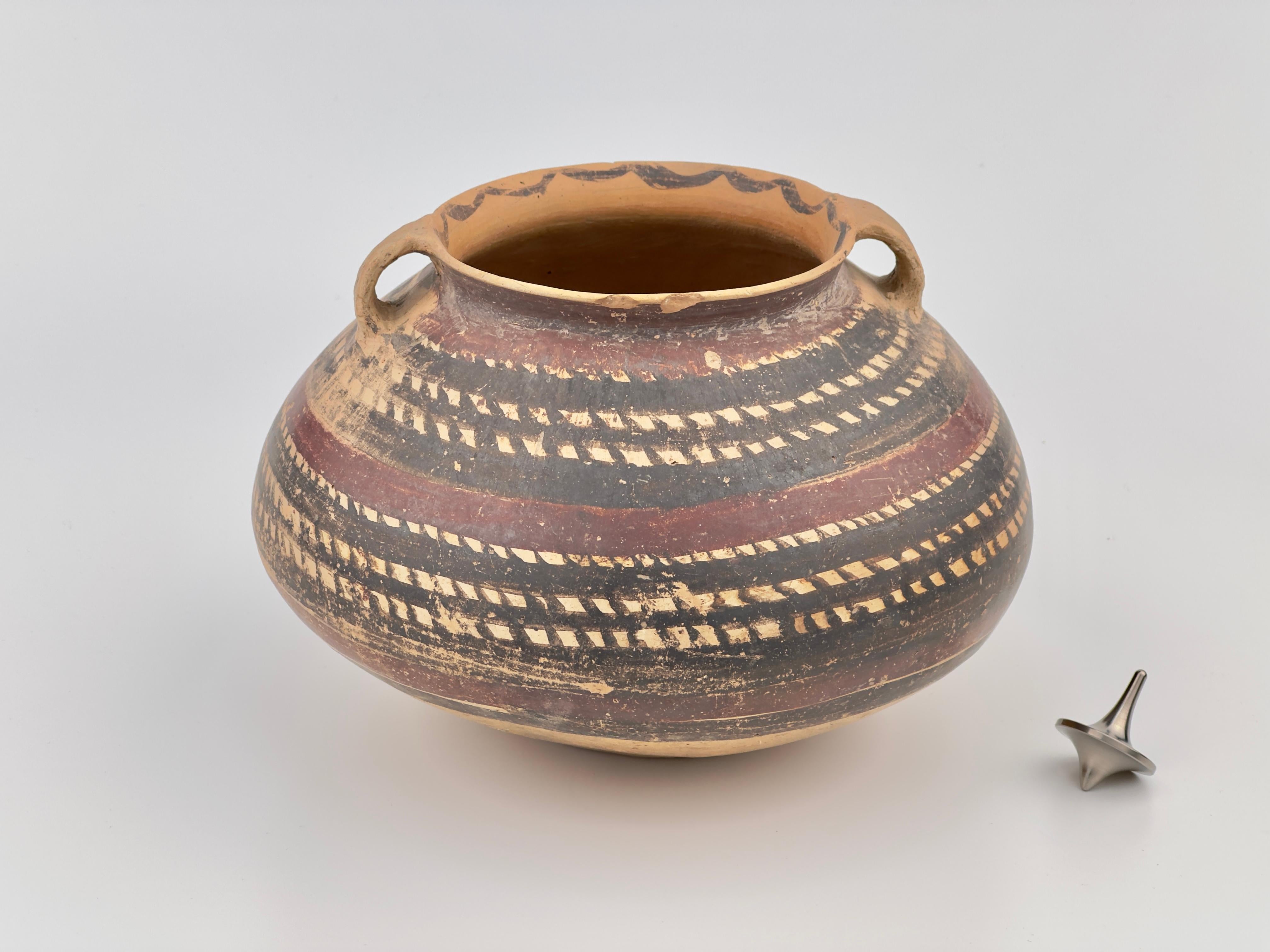 Chinois Amphore en poterie de la culture néolithique de Yangshao, 3e-2e millénaire avant J.-C. en vente