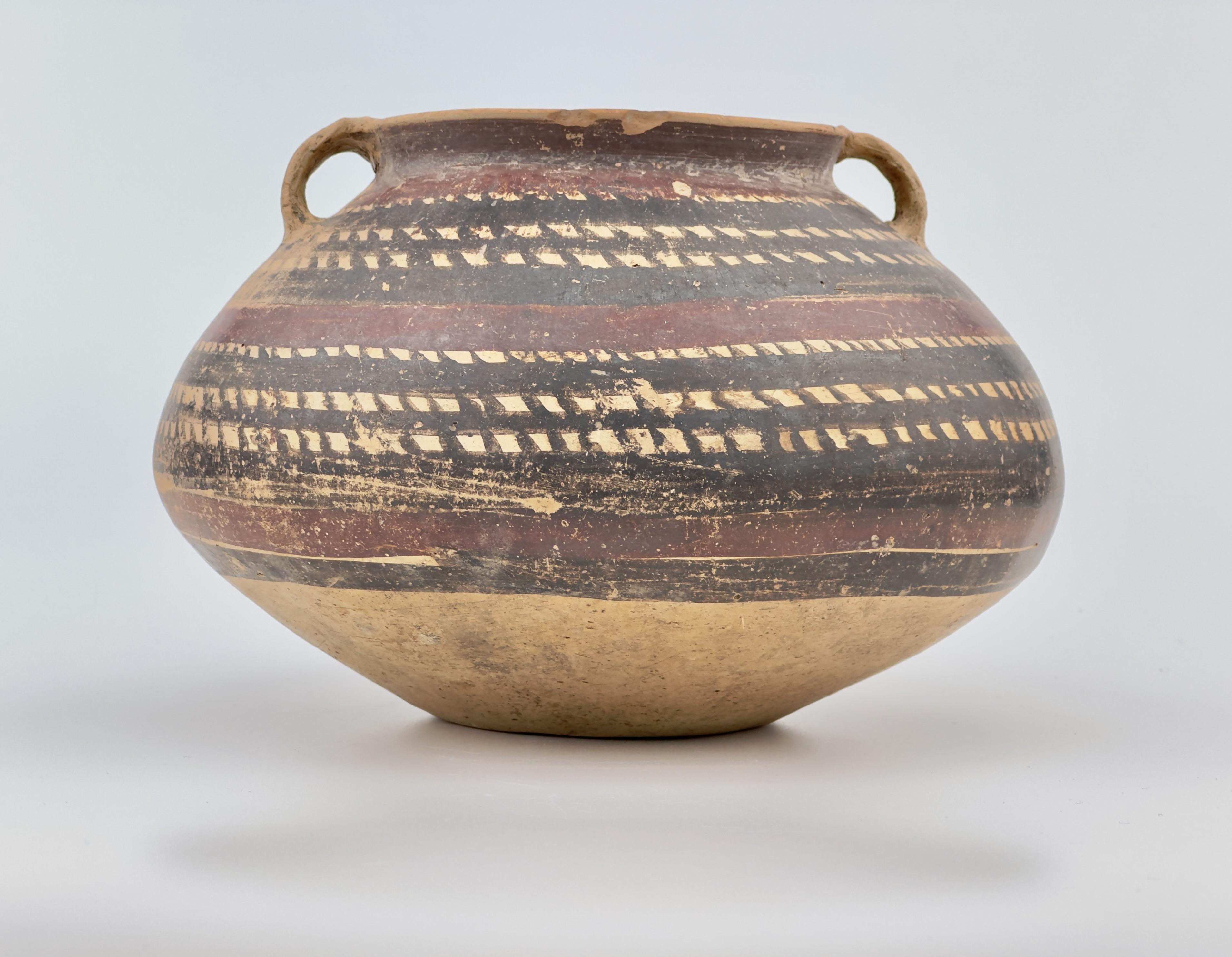 Neolithic Yangshao Culture Pottery Amphora, 3rd-2nd Millenium BC In Good Condition For Sale In seoul, KR