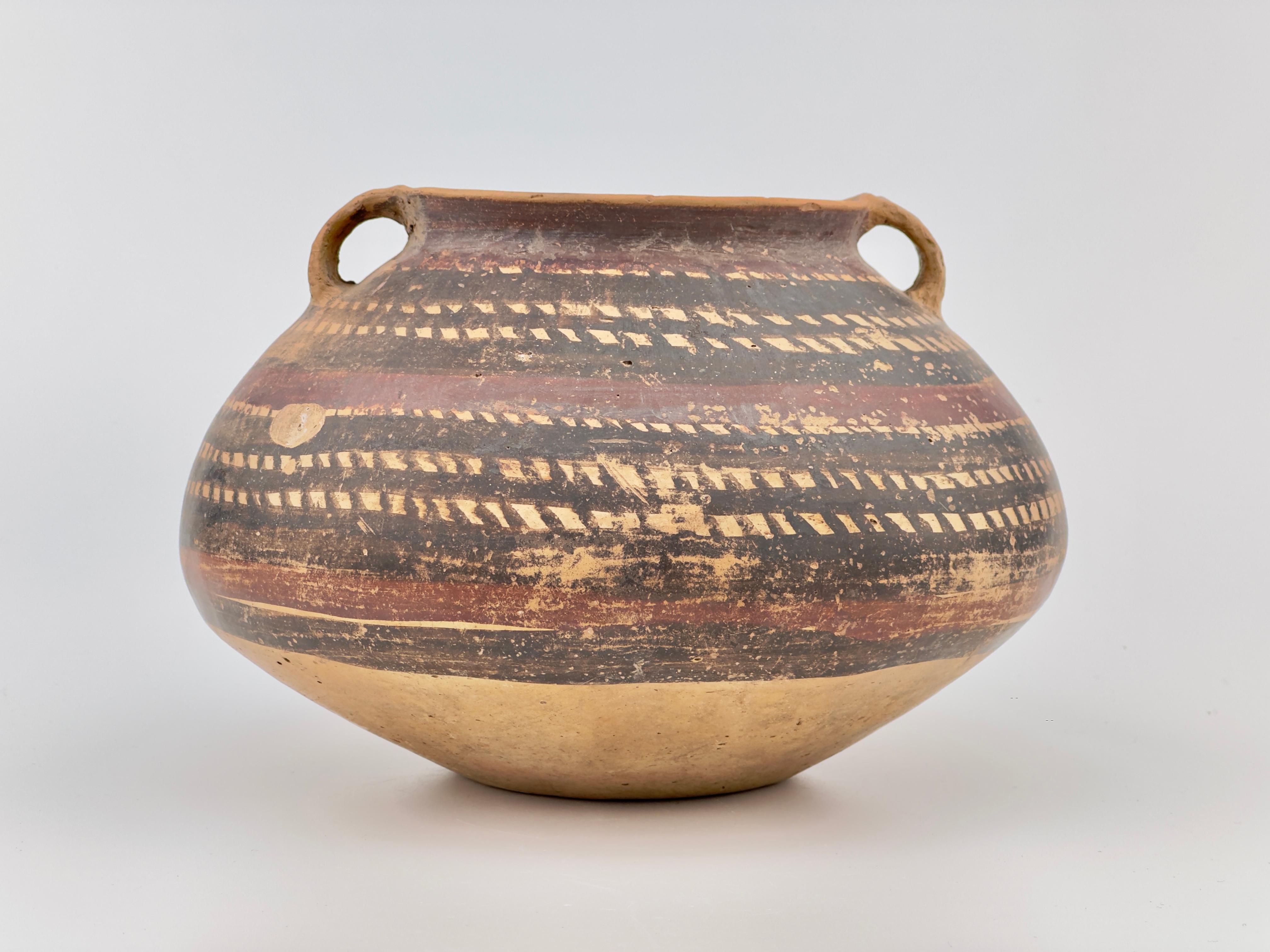 Poteries Amphore en poterie de la culture néolithique de Yangshao, 3e-2e millénaire avant J.-C. en vente