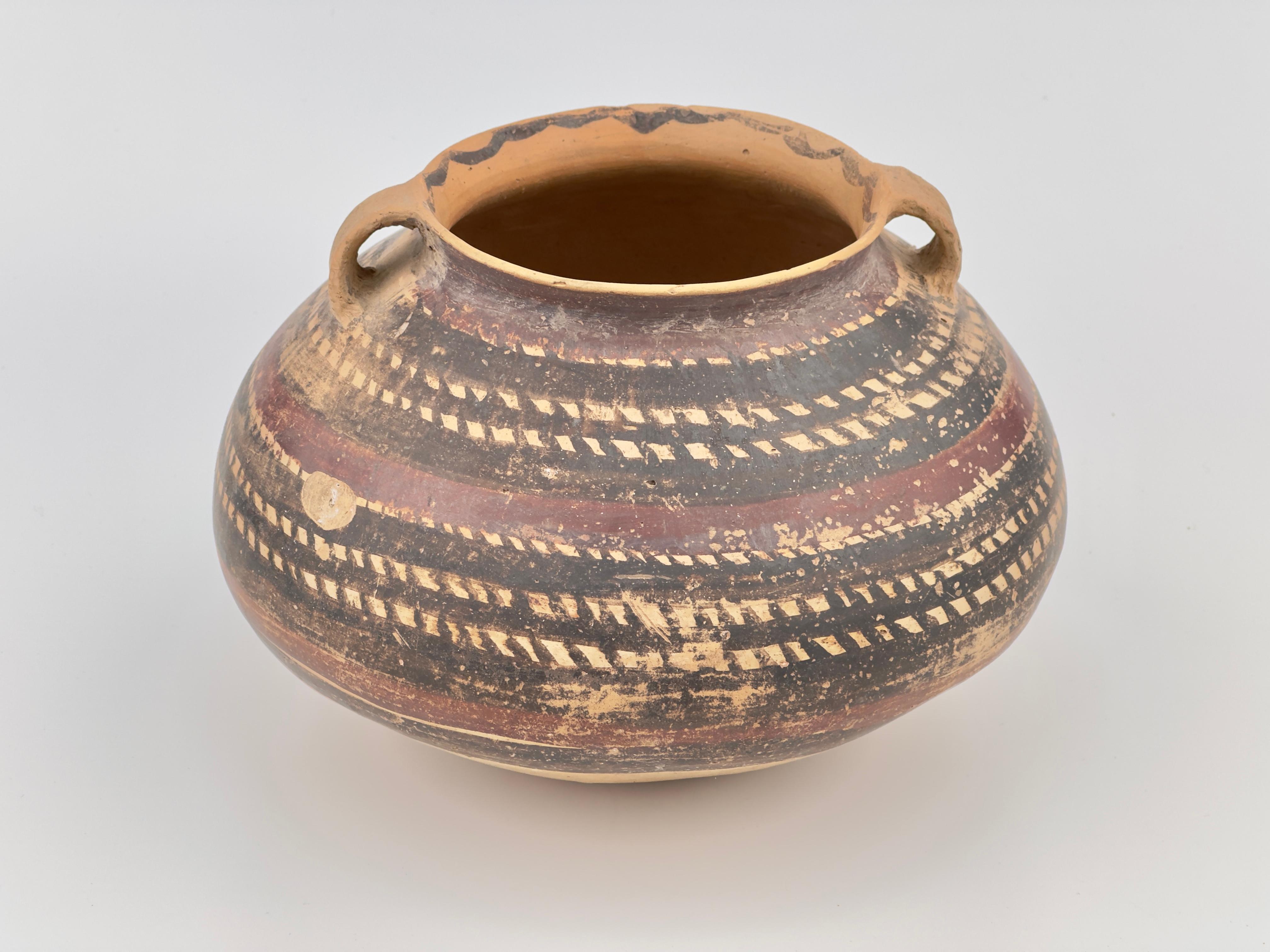 Amphore en poterie de la culture néolithique de Yangshao, 3e-2e millénaire avant J.-C. en vente 1