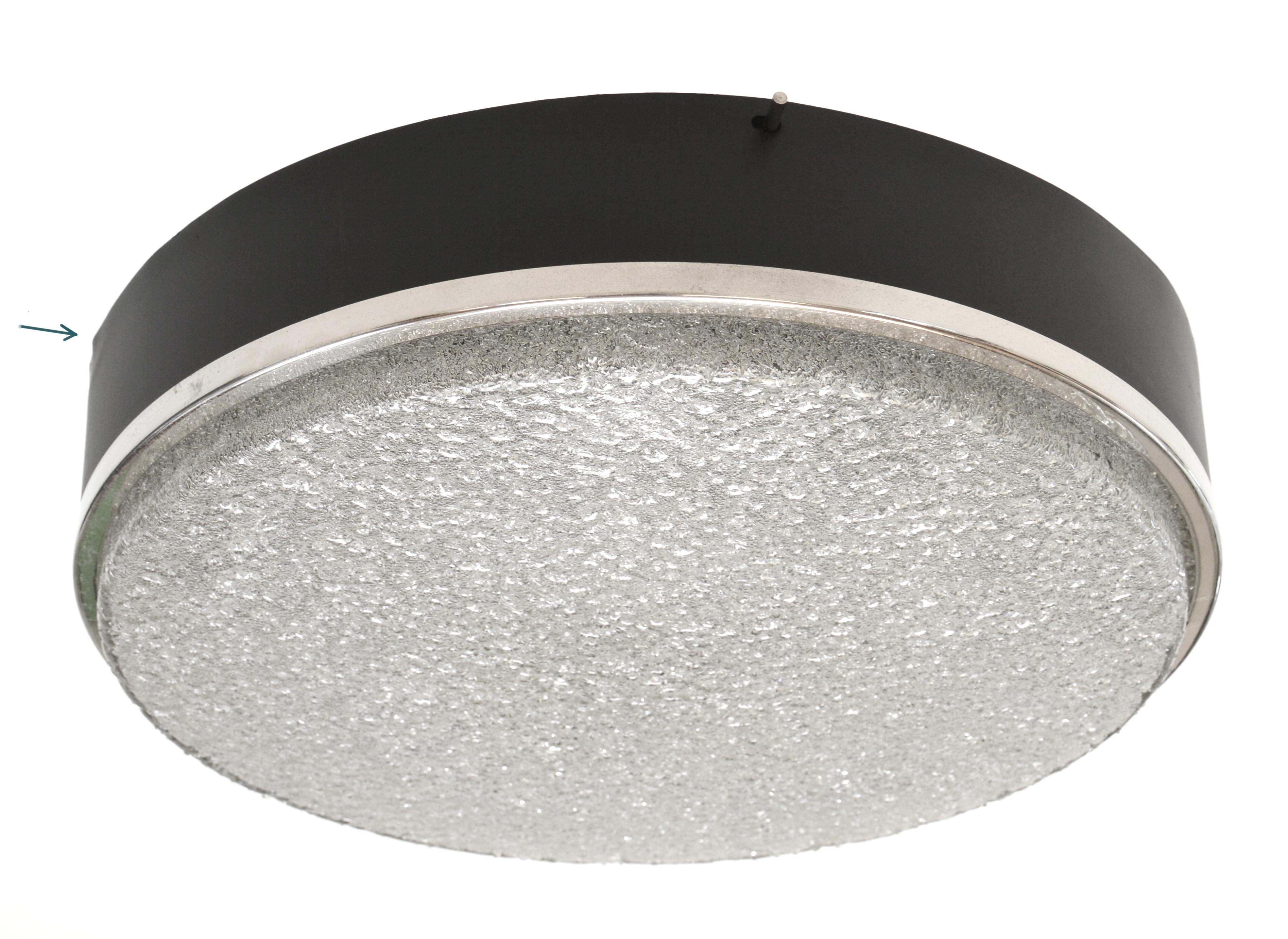 Grand plafonnier encastré français du milieu du siècle par NEOLUX, Molsheim, France, années 1960.

Une étonnante monture encastrée moderne française du milieu du siècle par Neolux (Molsheim, France), datant des années 1960. Cet élégant plafonnier