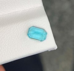 Pierre précieuse Apatite bleu néon : Taille émeraude 0.85 CT Pierre de naissance du mois de décembre