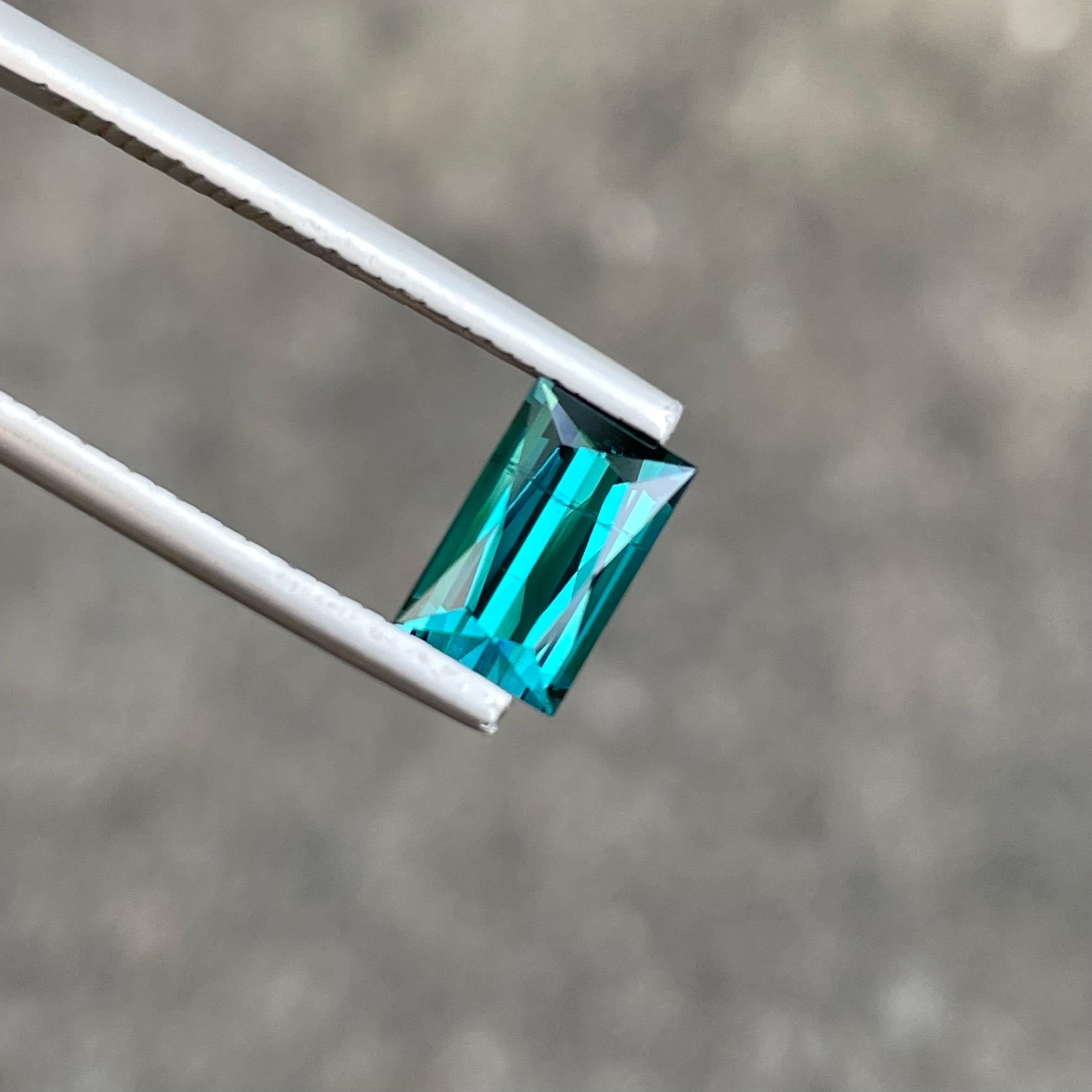 Neon Blue Loose Tourmaline 1.65 Carats Scissors Cut Natural Afghan Gemstone In New Condition For Sale In Bangkok, TH