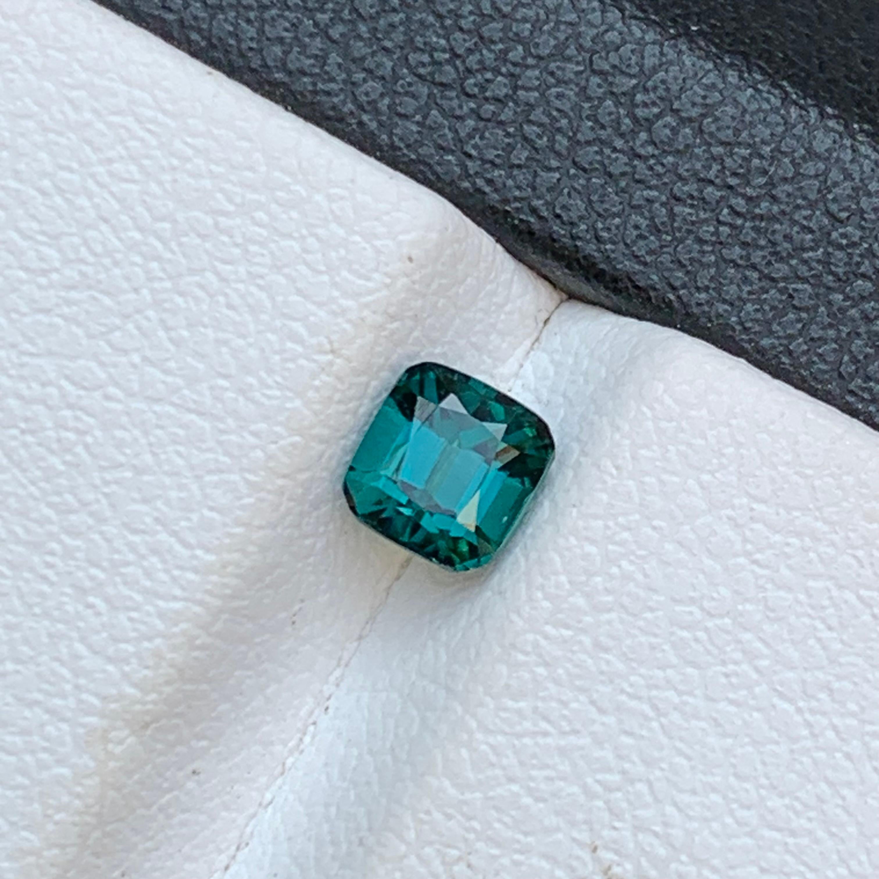 Contemporaneo Anello con tormalina naturale blu neon, pietra preziosa da 0,70 carati taglio cuscino quadrato - Gioielli in vendita