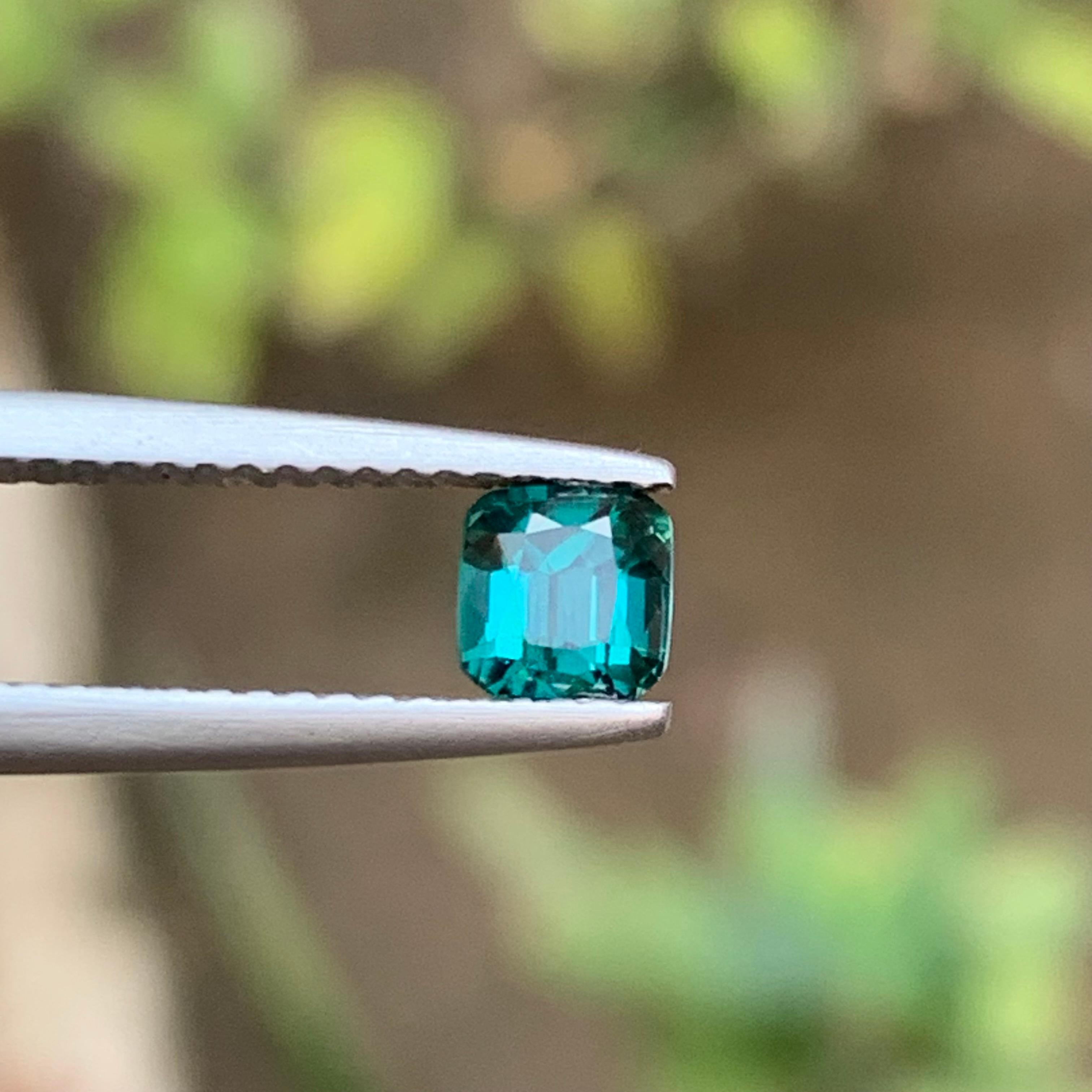 Anello con tormalina naturale blu neon, pietra preziosa da 0,70 carati taglio cuscino quadrato - Gioielli in vendita 3